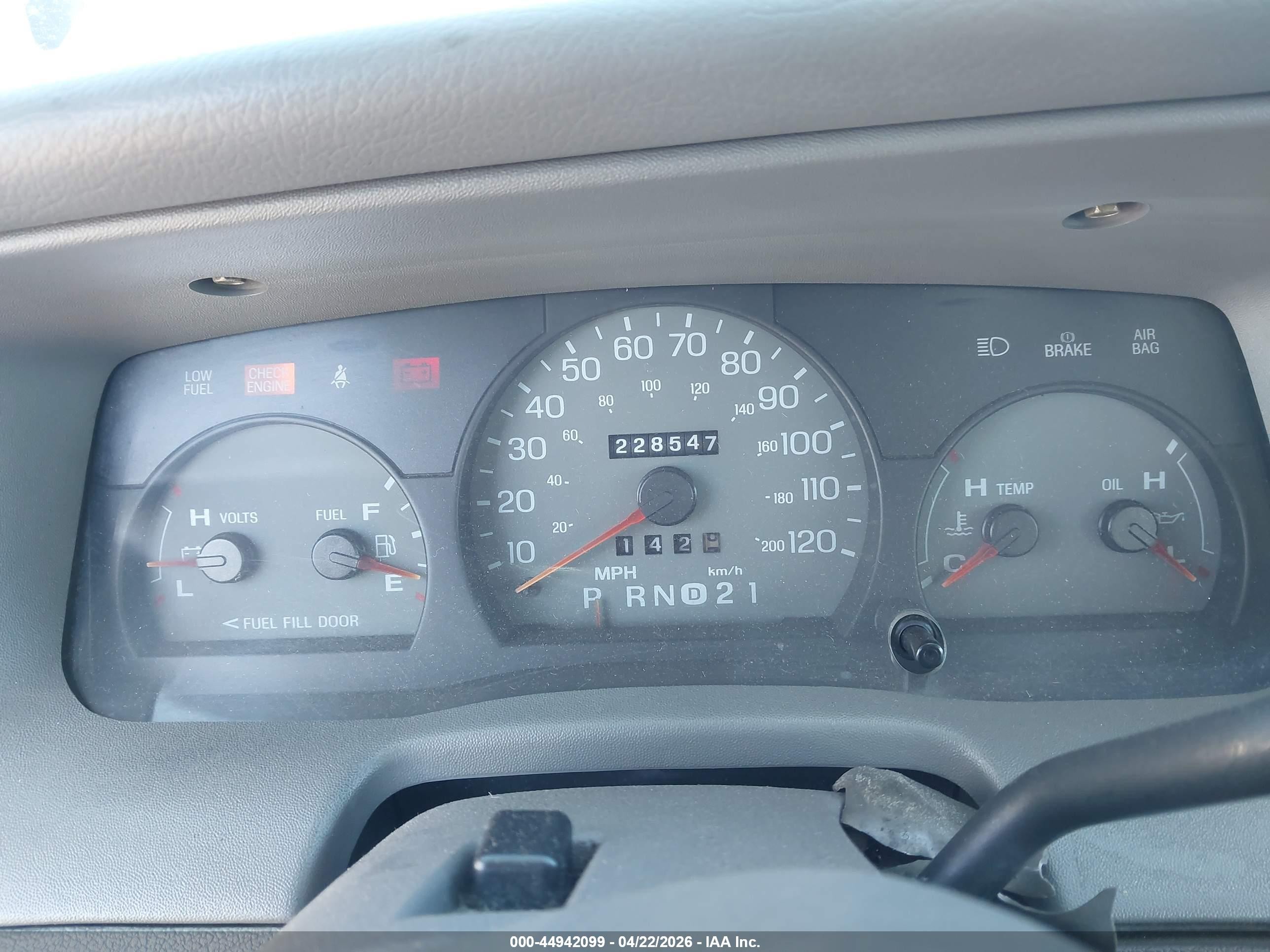 1998 Mercury Grand Marquis   Silver vin: 2MEFM74W5WX620728