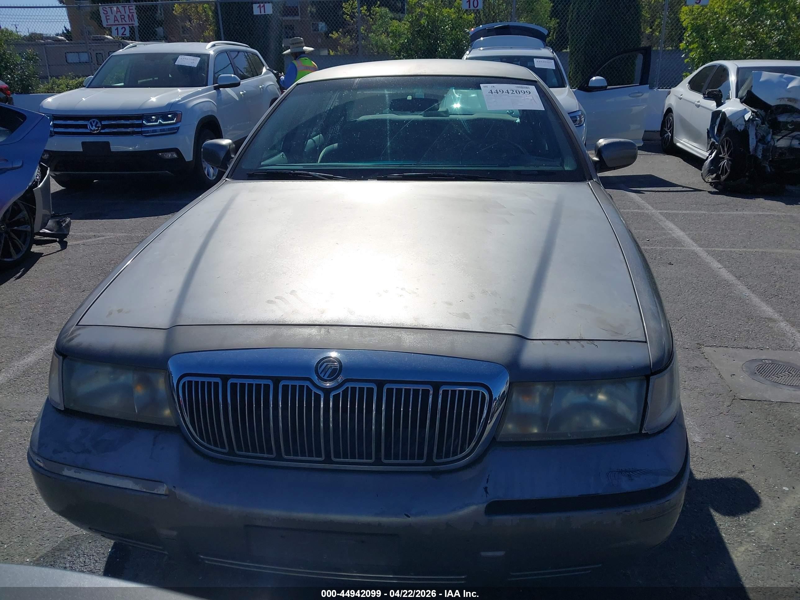 1998 Mercury Grand Marquis   Silver vin: 2MEFM74W5WX620728