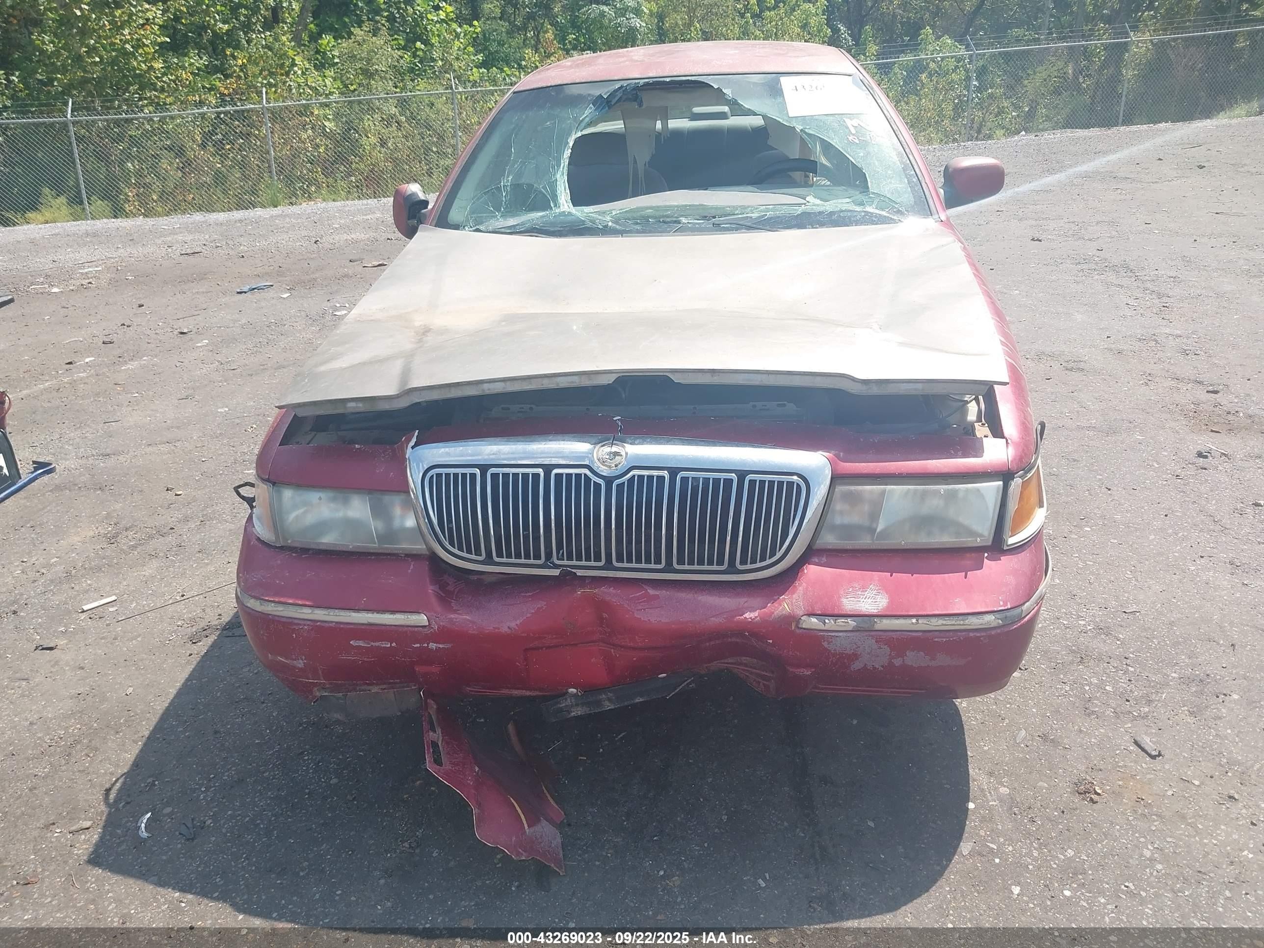 1998 Mercury Grand Marquis   Red vin: 2MEFM74W5WX655317