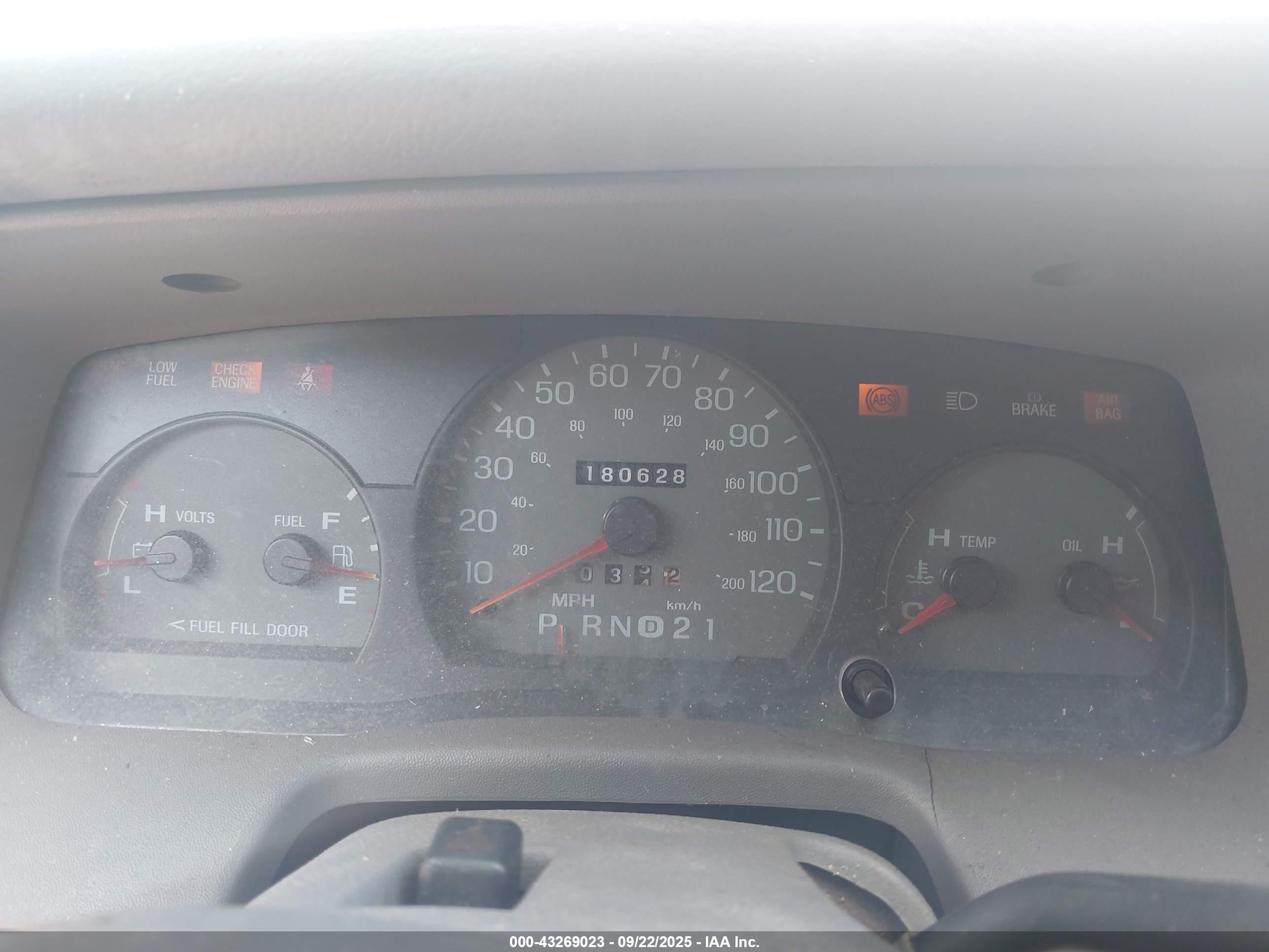 1998 Mercury Grand Marquis   Red vin: 2MEFM74W5WX655317
