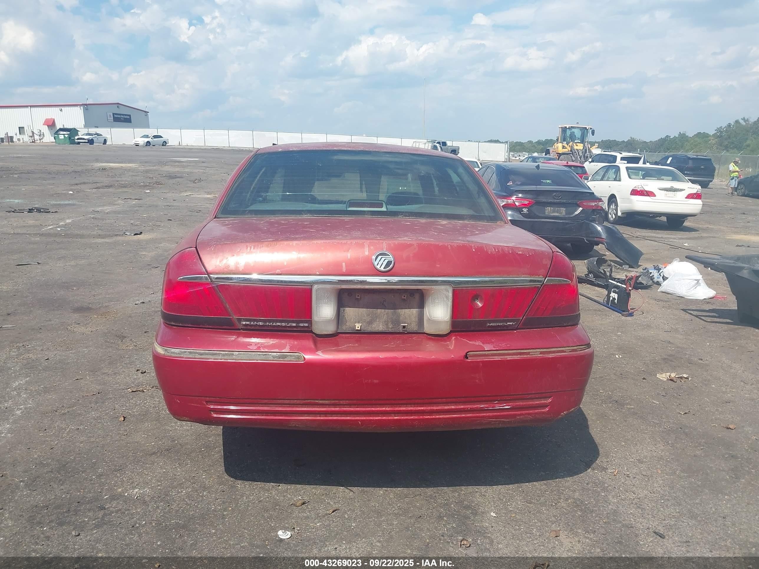 1998 Mercury Grand Marquis   Red vin: 2MEFM74W5WX655317