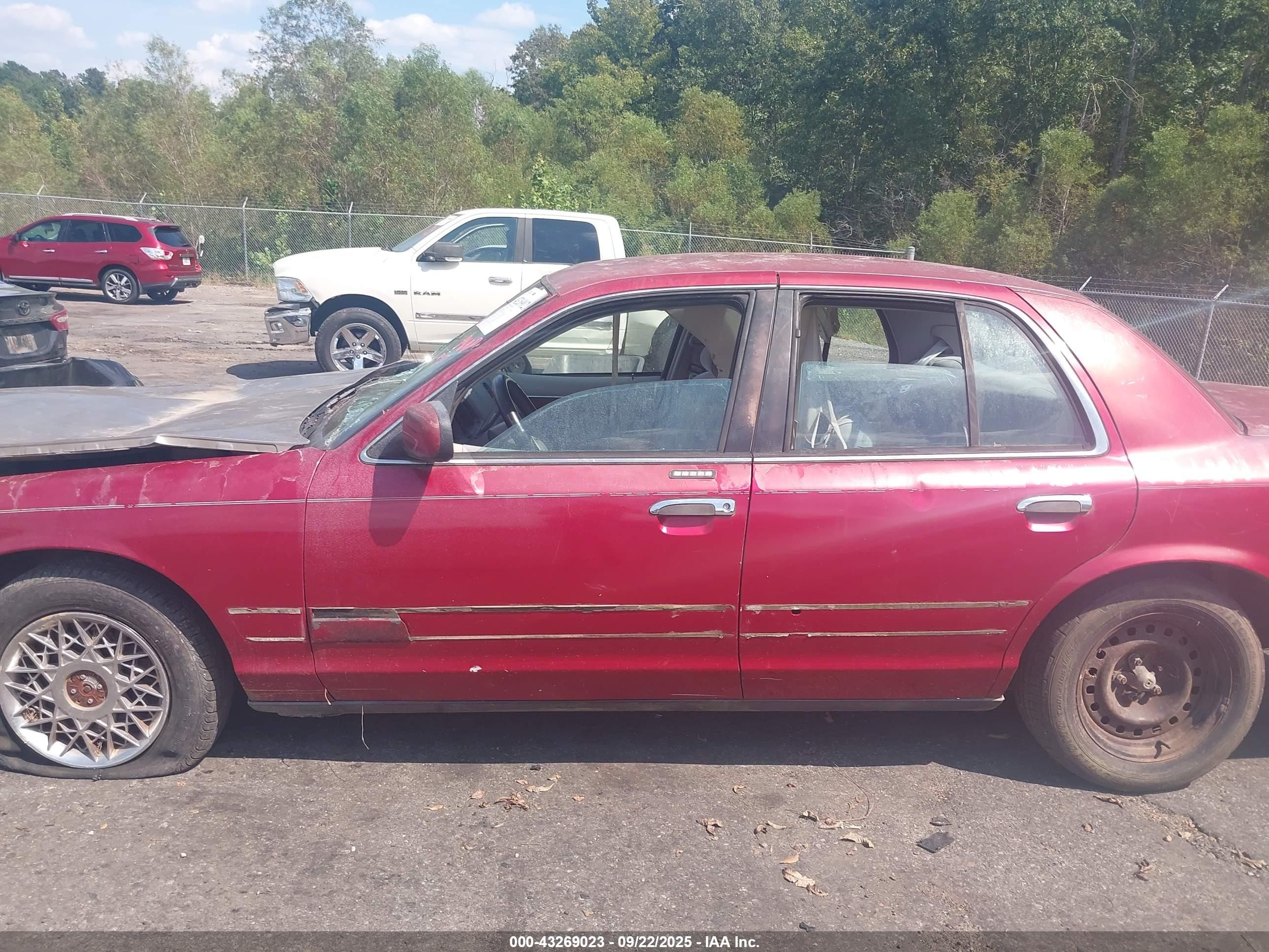 1998 Mercury Grand Marquis   Red vin: 2MEFM74W5WX655317