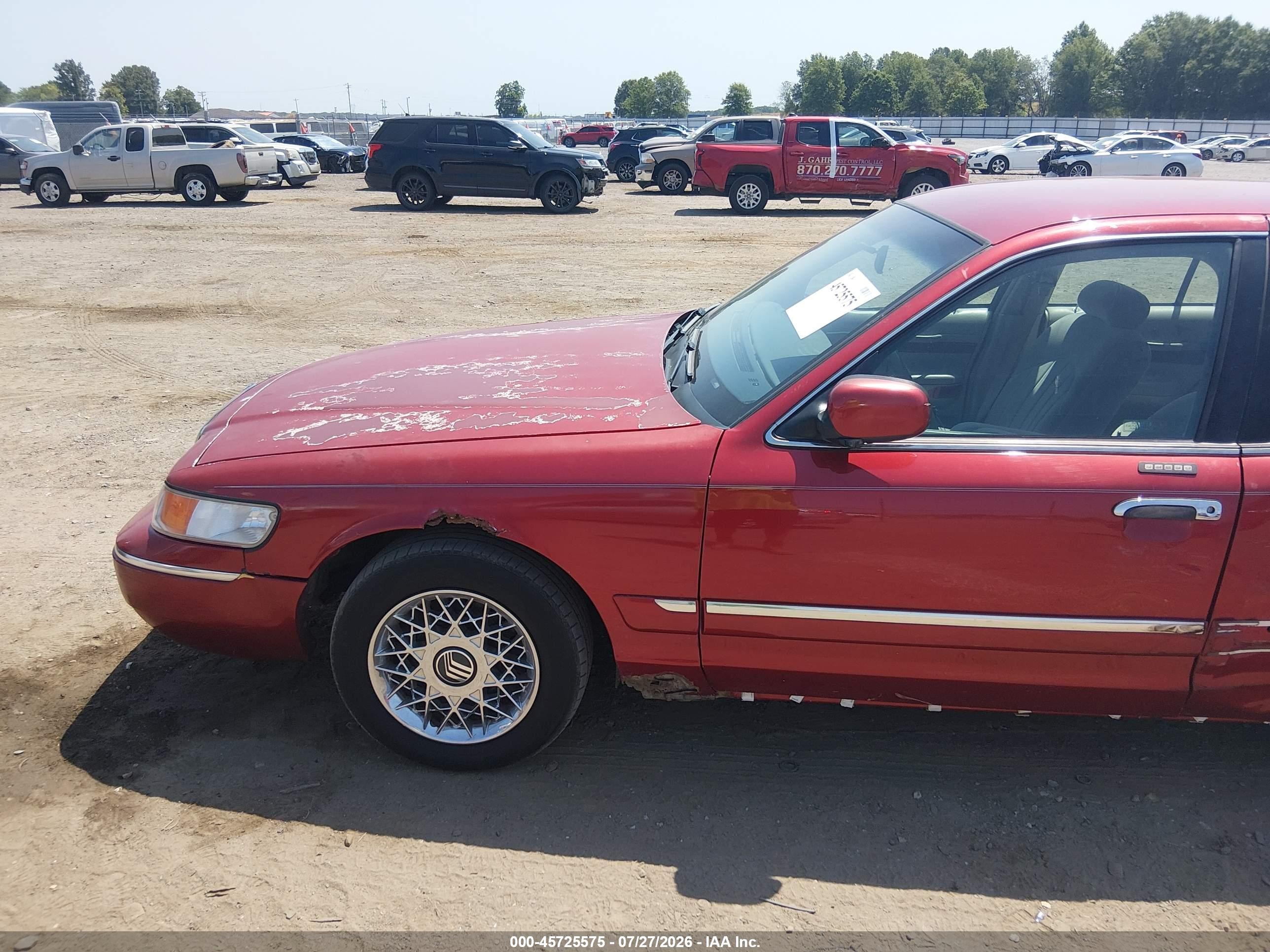1998 Mercury Grand Marquis   Красный vin: 2MEFM74W5WX685918