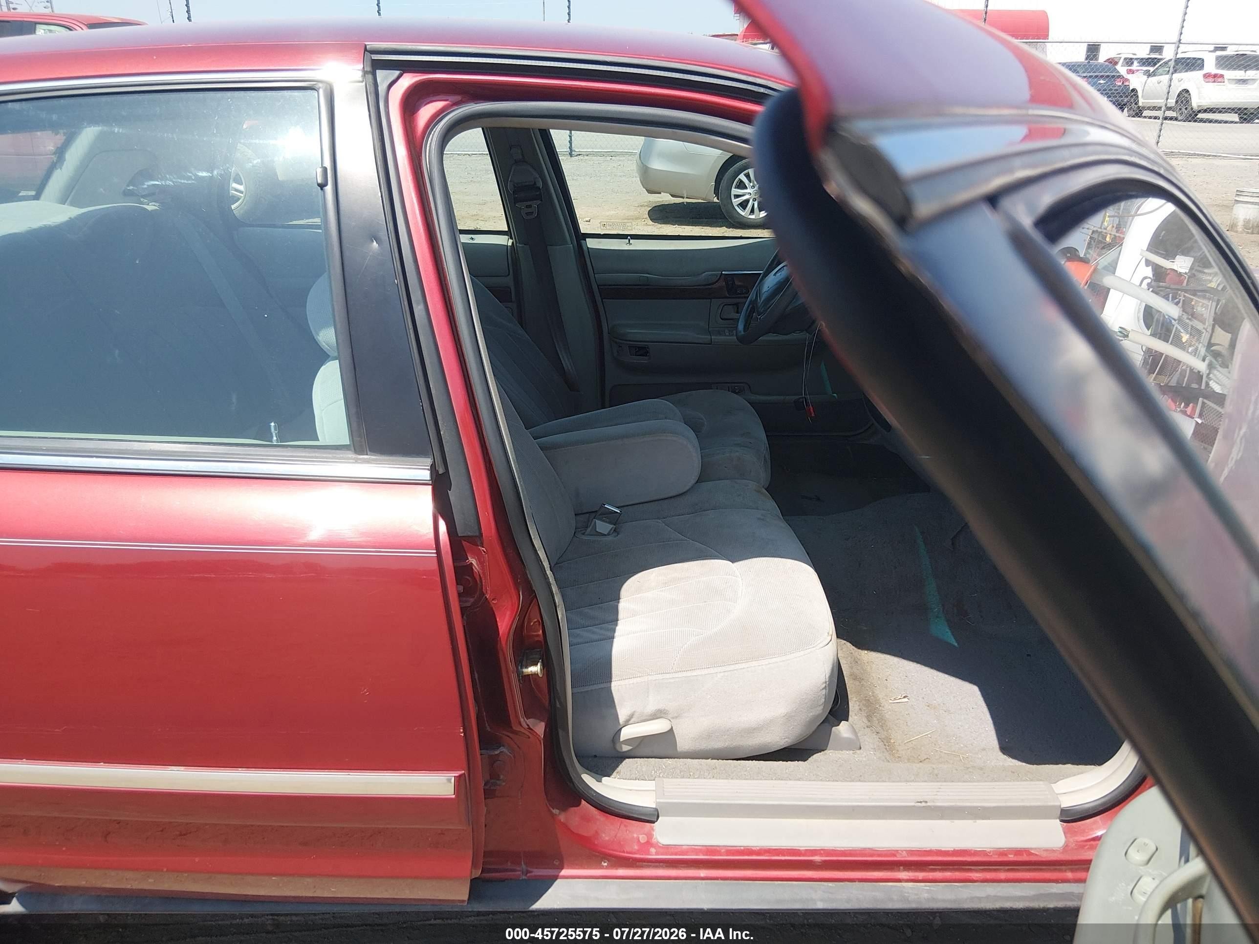 1998 Mercury Grand Marquis   Красный vin: 2MEFM74W5WX685918