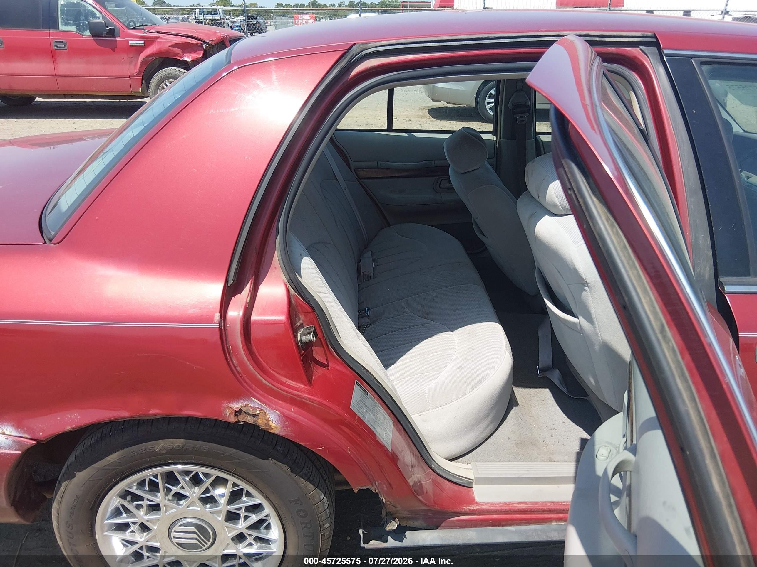 1998 Mercury Grand Marquis   Красный vin: 2MEFM74W5WX685918