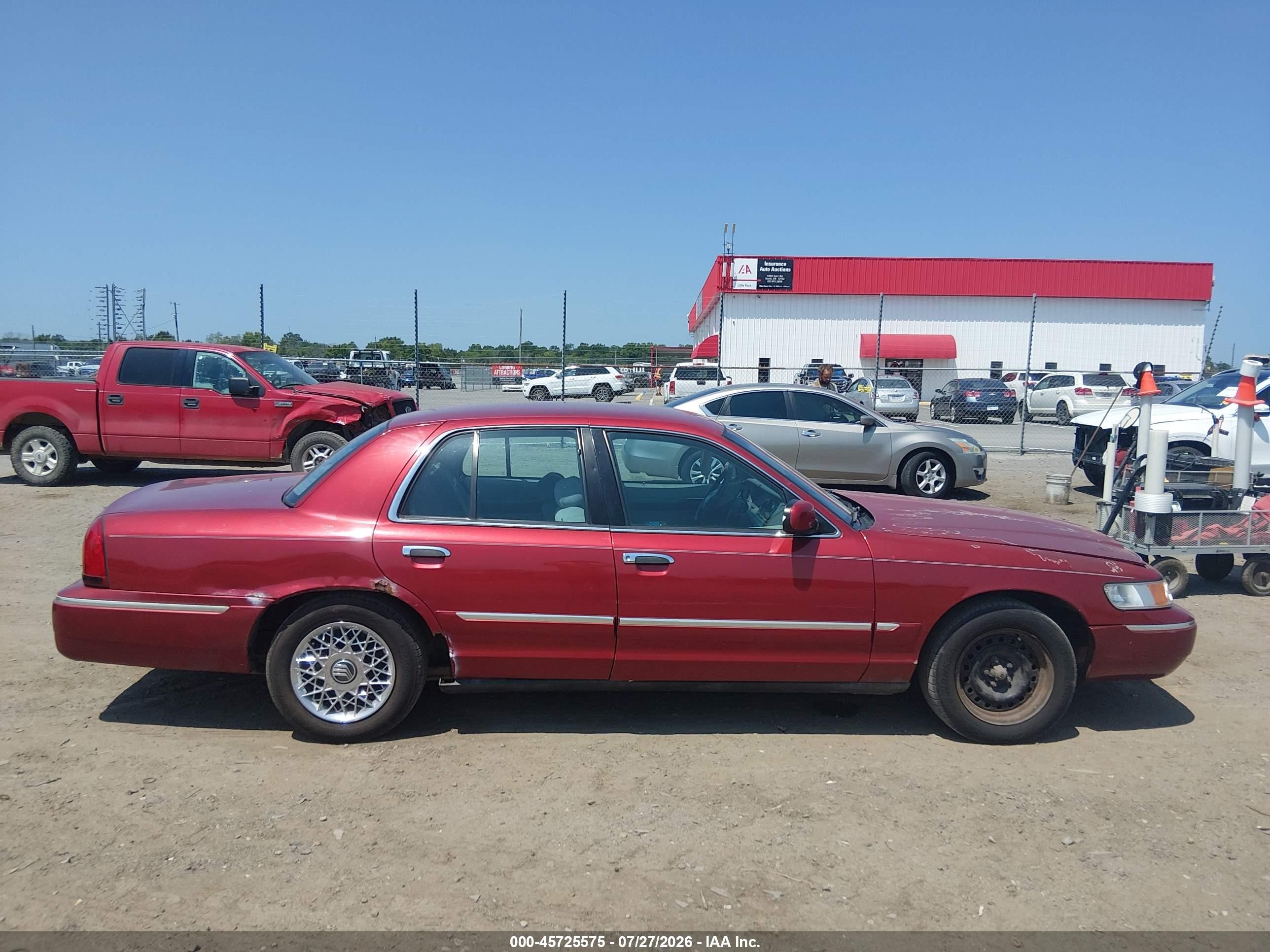 1998 Mercury Grand Marquis   Красный vin: 2MEFM74W5WX685918