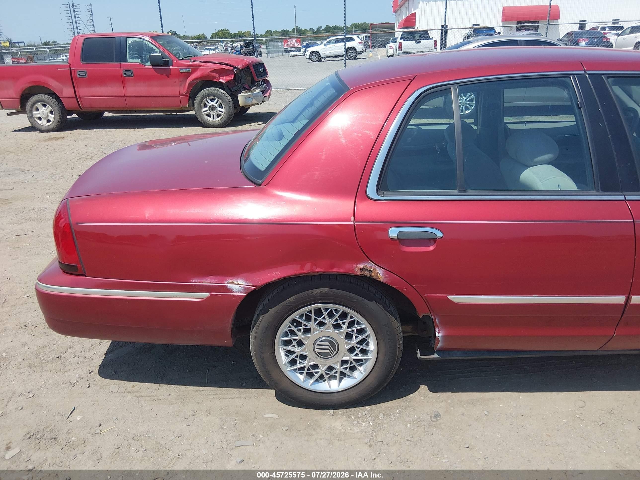1998 Mercury Grand Marquis   Красный vin: 2MEFM74W5WX685918