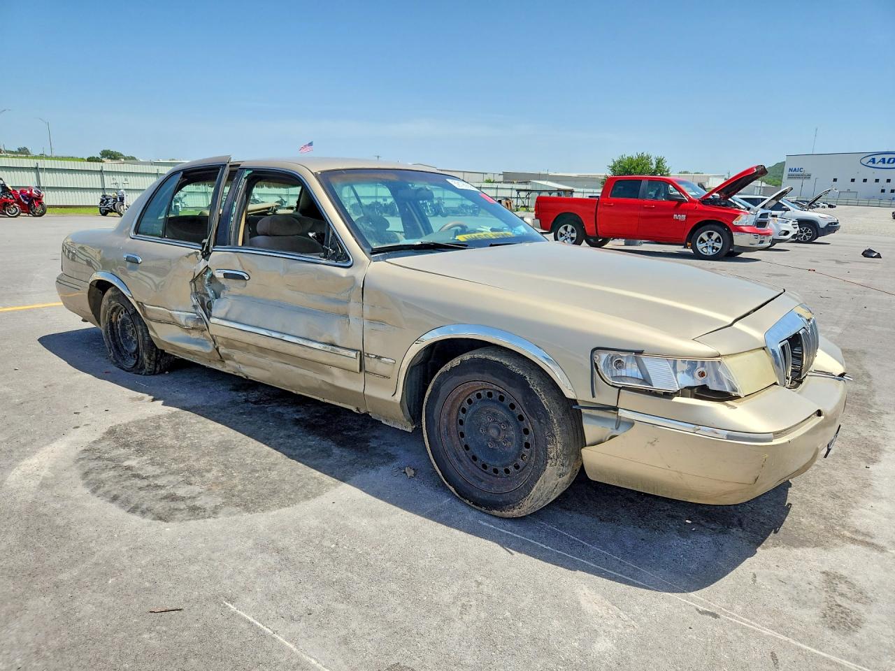 2000 Mercury Grand Marquis Gs Tan vin: 2MEFM74W5YX616939
