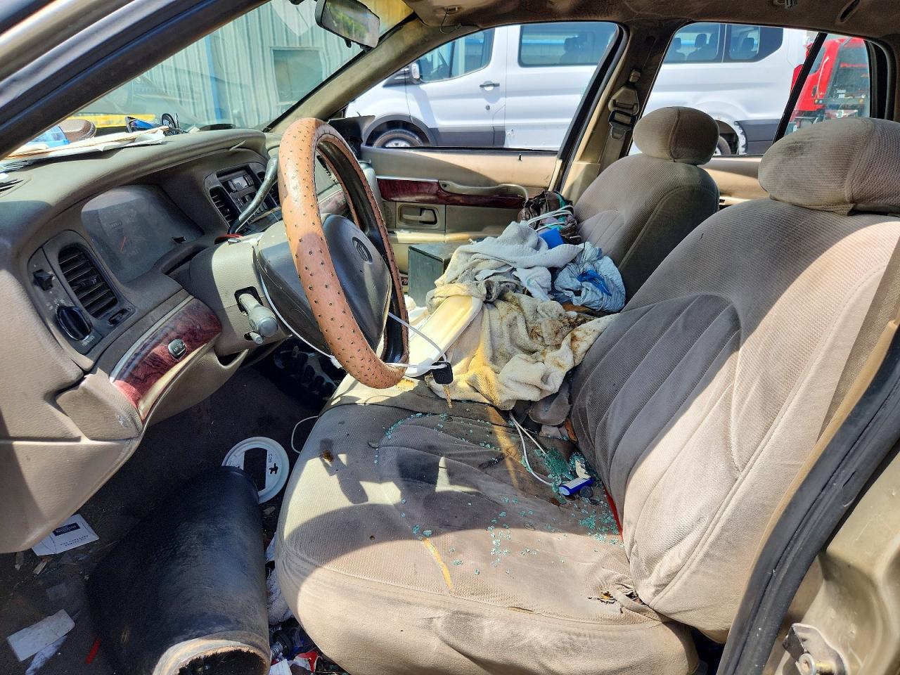 2000 Mercury Grand Marquis Gs Tan vin: 2MEFM74W5YX616939