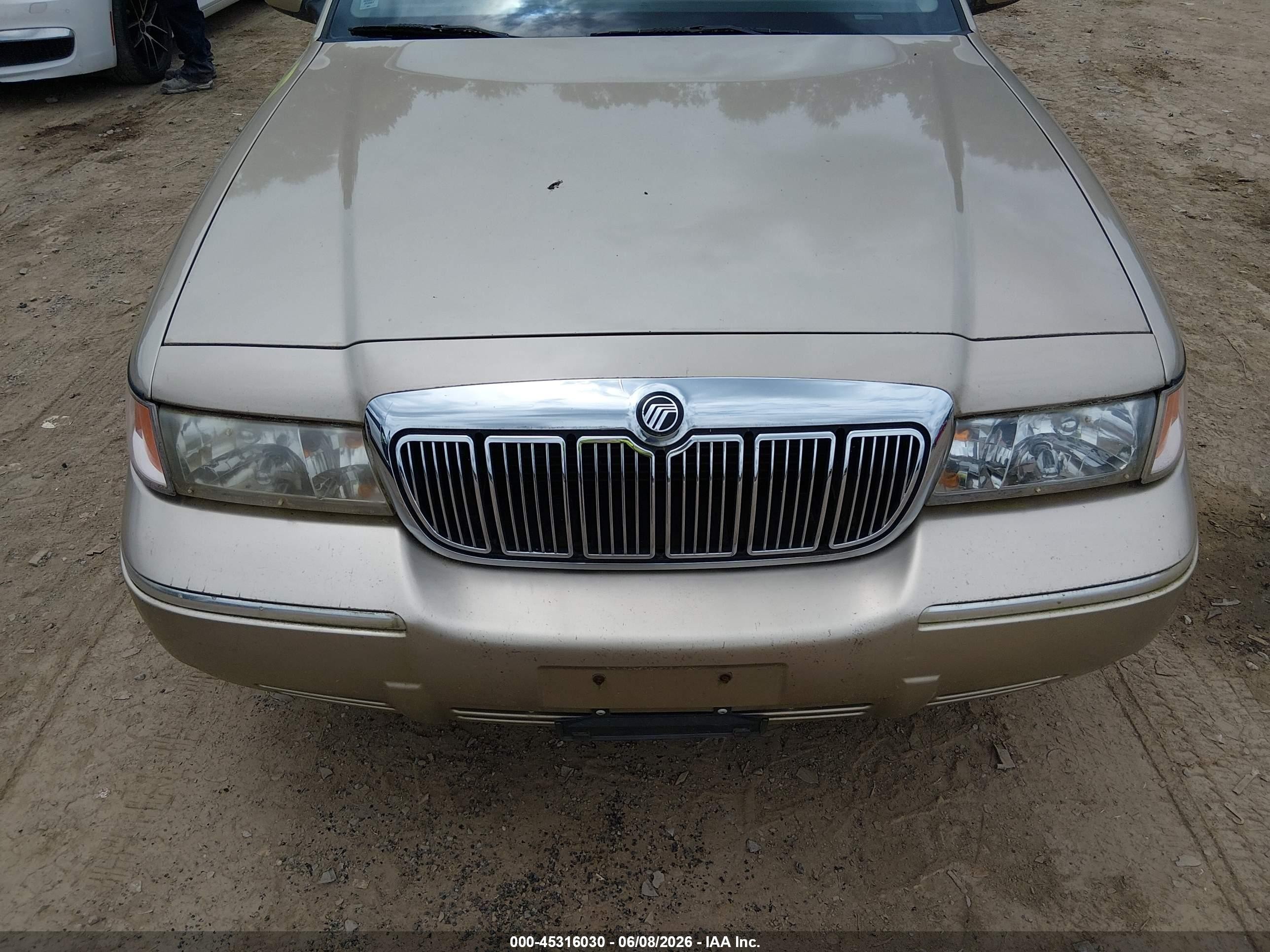 2000 Mercury Grand Marquis Gs Gold vin: 2MEFM74W5YX738989