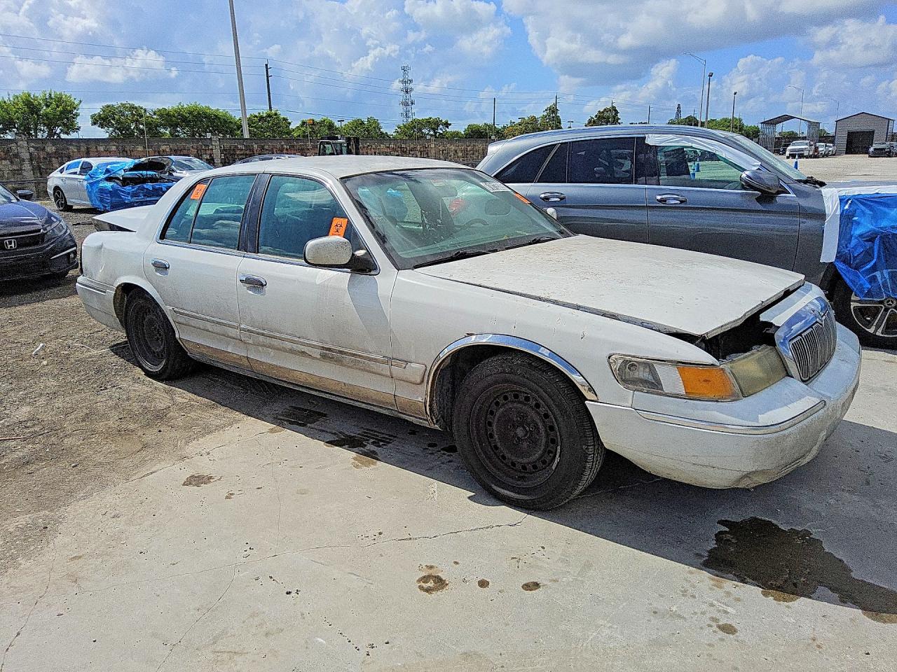 2001 Mercury Grand Marquis Gs White vin: 2MEFM74W61X610329