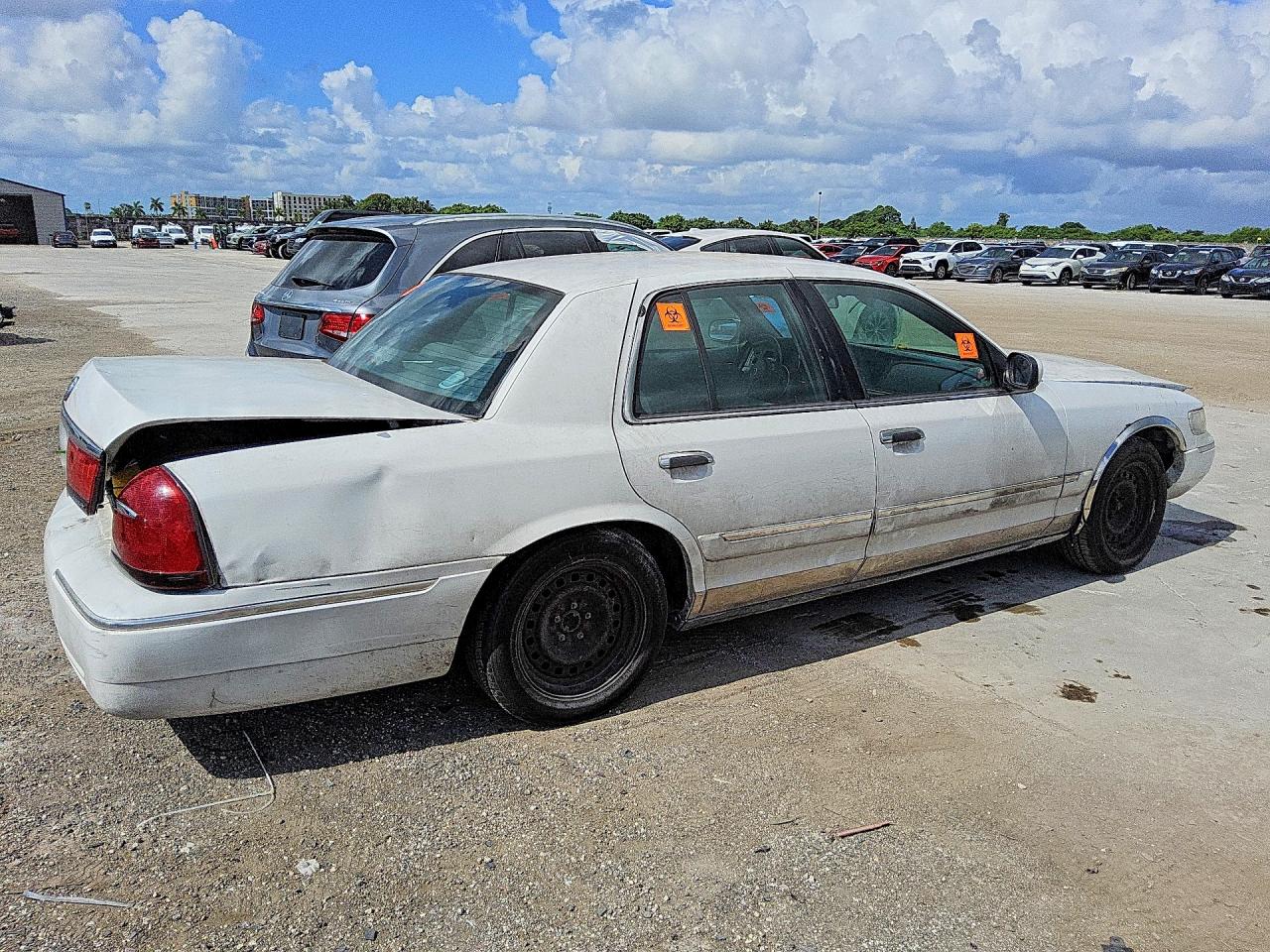2001 Mercury Grand Marquis Gs White vin: 2MEFM74W61X610329