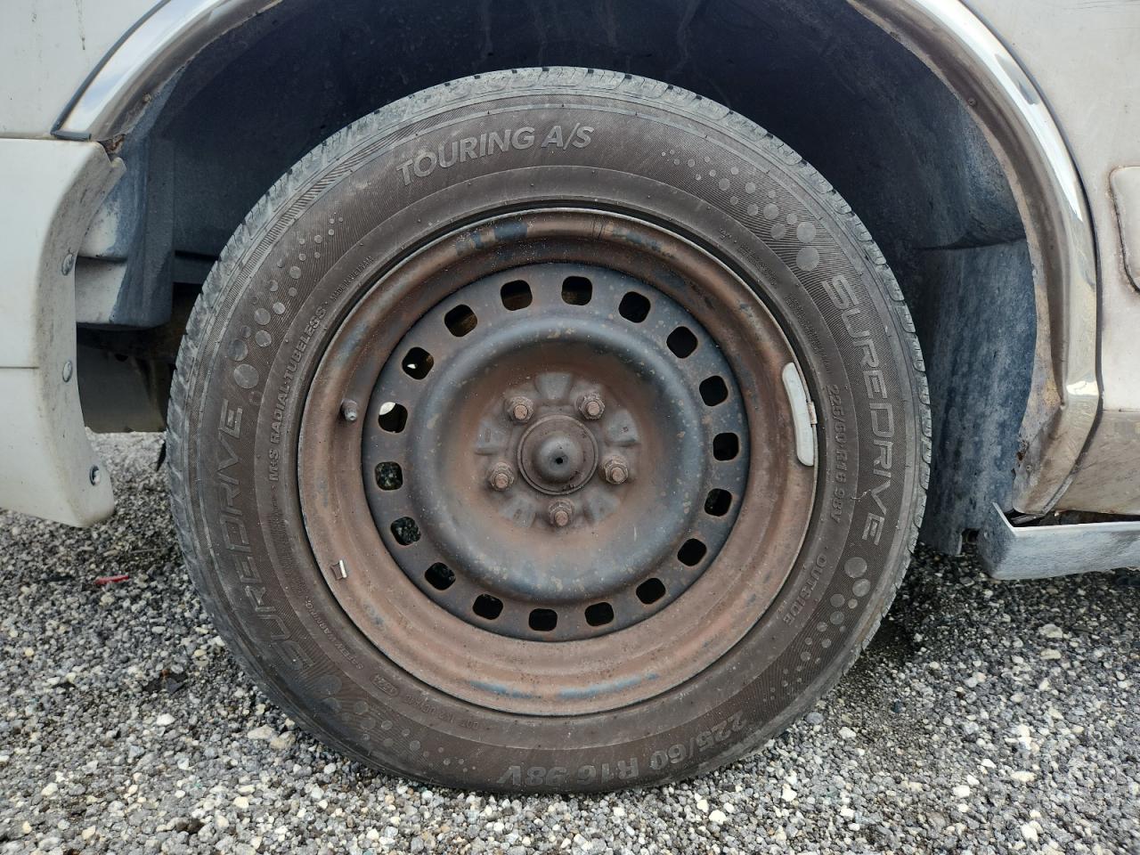 2001 Mercury Grand Marquis Gs White vin: 2MEFM74W61X610329 Damage: Left Front Wheel Cover, Missing, Replacement Required