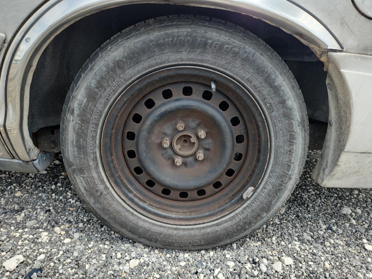 2001 Mercury Grand Marquis Gs White vin: 2MEFM74W61X610329 Damage: Left Rear Wheel Cover, Missing, Replacement Required