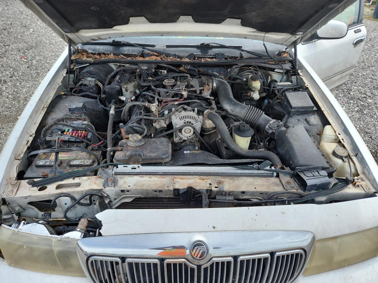 2001 Mercury Grand Marquis Gs White vin: 2MEFM74W61X610329 Damage: Left Head Lamp, Faded, Acceptable