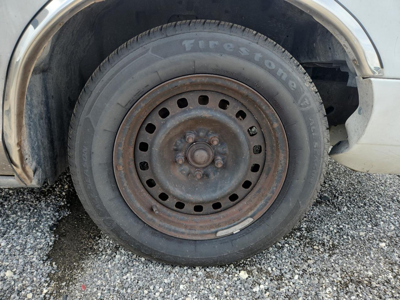 2001 Mercury Grand Marquis Gs White vin: 2MEFM74W61X610329 Damage: Right Front Wheel Cover, Missing, Replacement Required