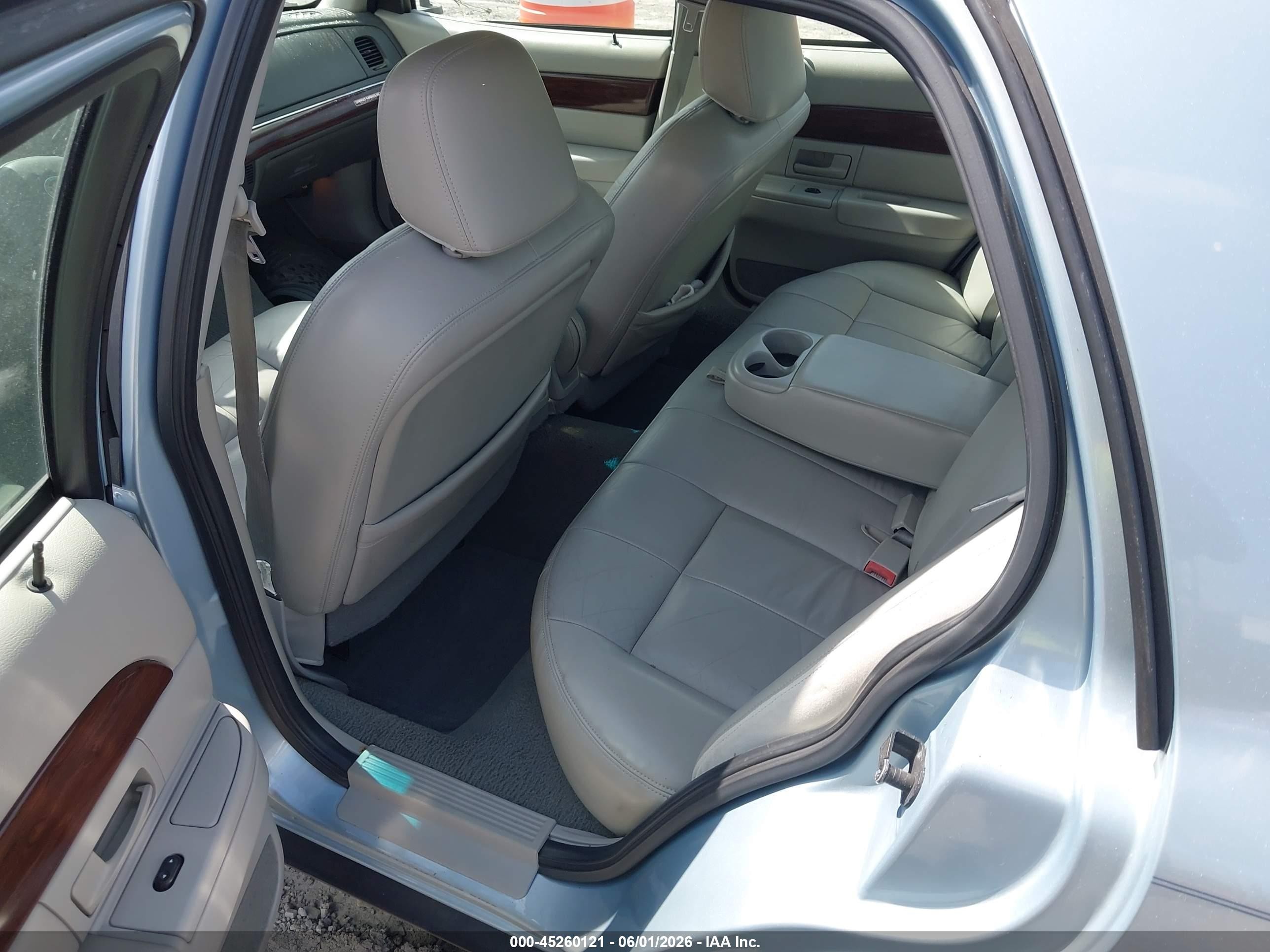 2003 Mercury Grand Marquis Gs Blue vin: 2MEFM74W63X624010