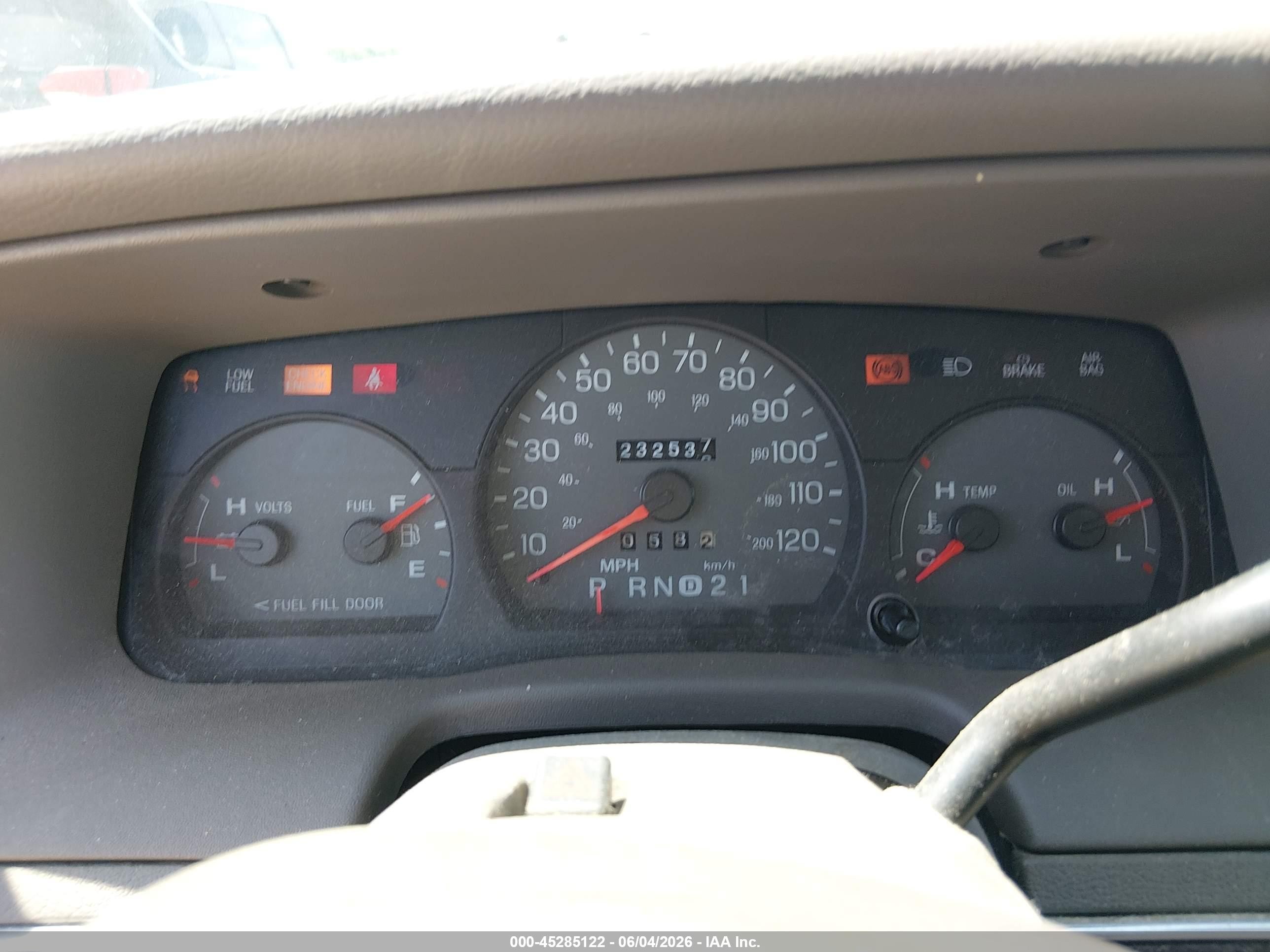 2003 Mercury Grand Marquis Gs Tan vin: 2MEFM74W63X649960