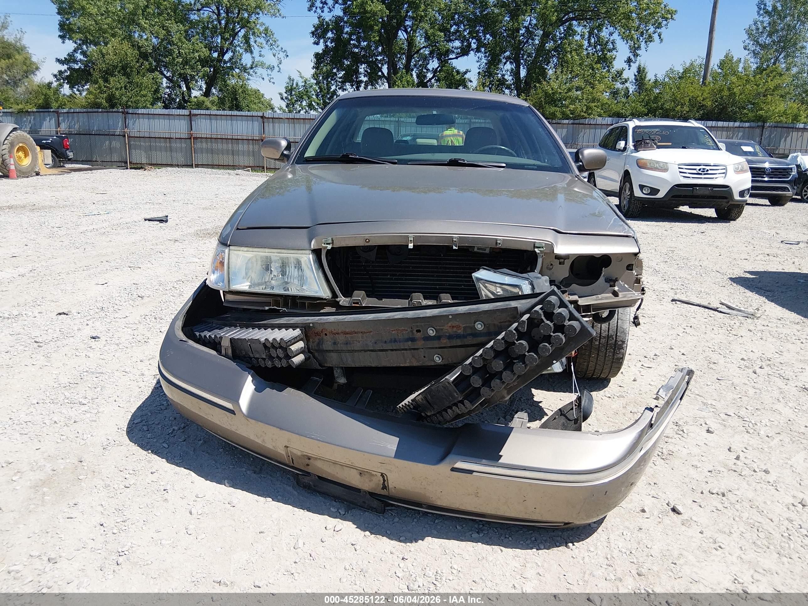 2003 Mercury Grand Marquis Gs Tan vin: 2MEFM74W63X649960