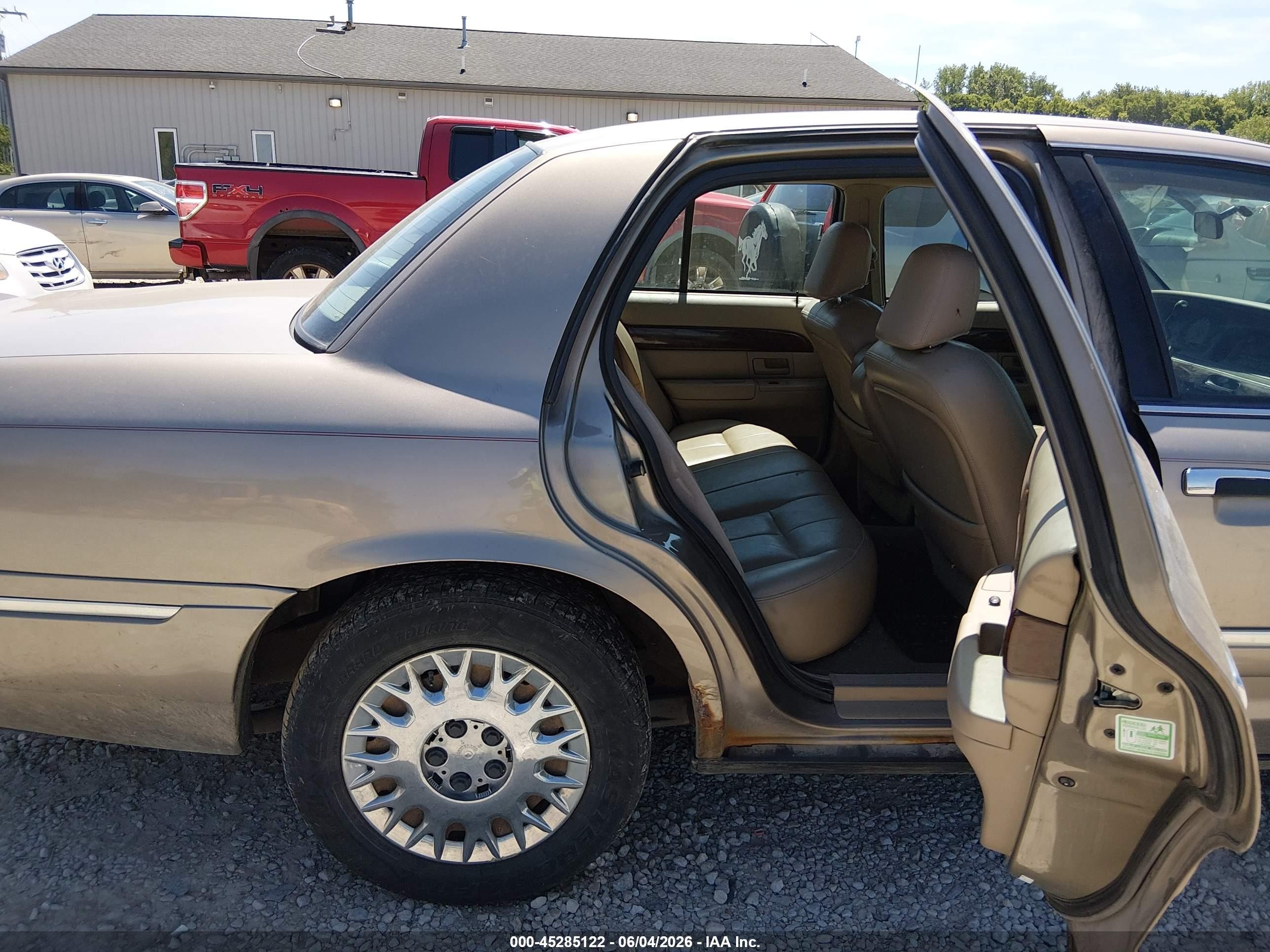 2003 Mercury Grand Marquis Gs Tan vin: 2MEFM74W63X649960