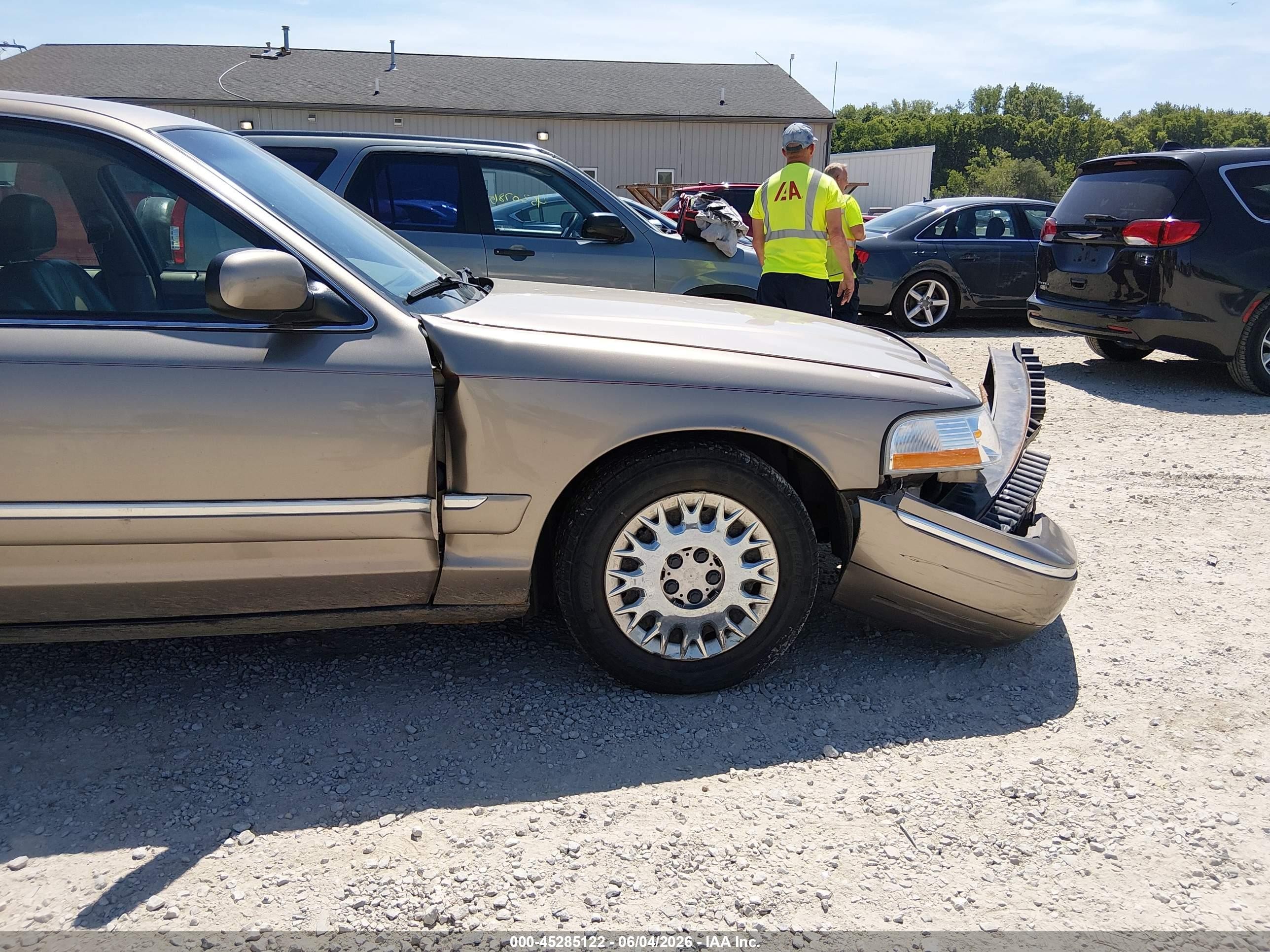 2003 Mercury Grand Marquis Gs Tan vin: 2MEFM74W63X649960
