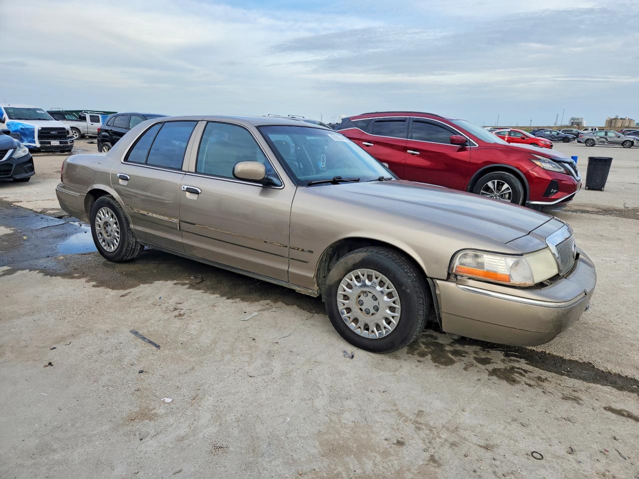 2004 Mercury Grand Marquis Gs Beige vin: 2MEFM74W64X635185