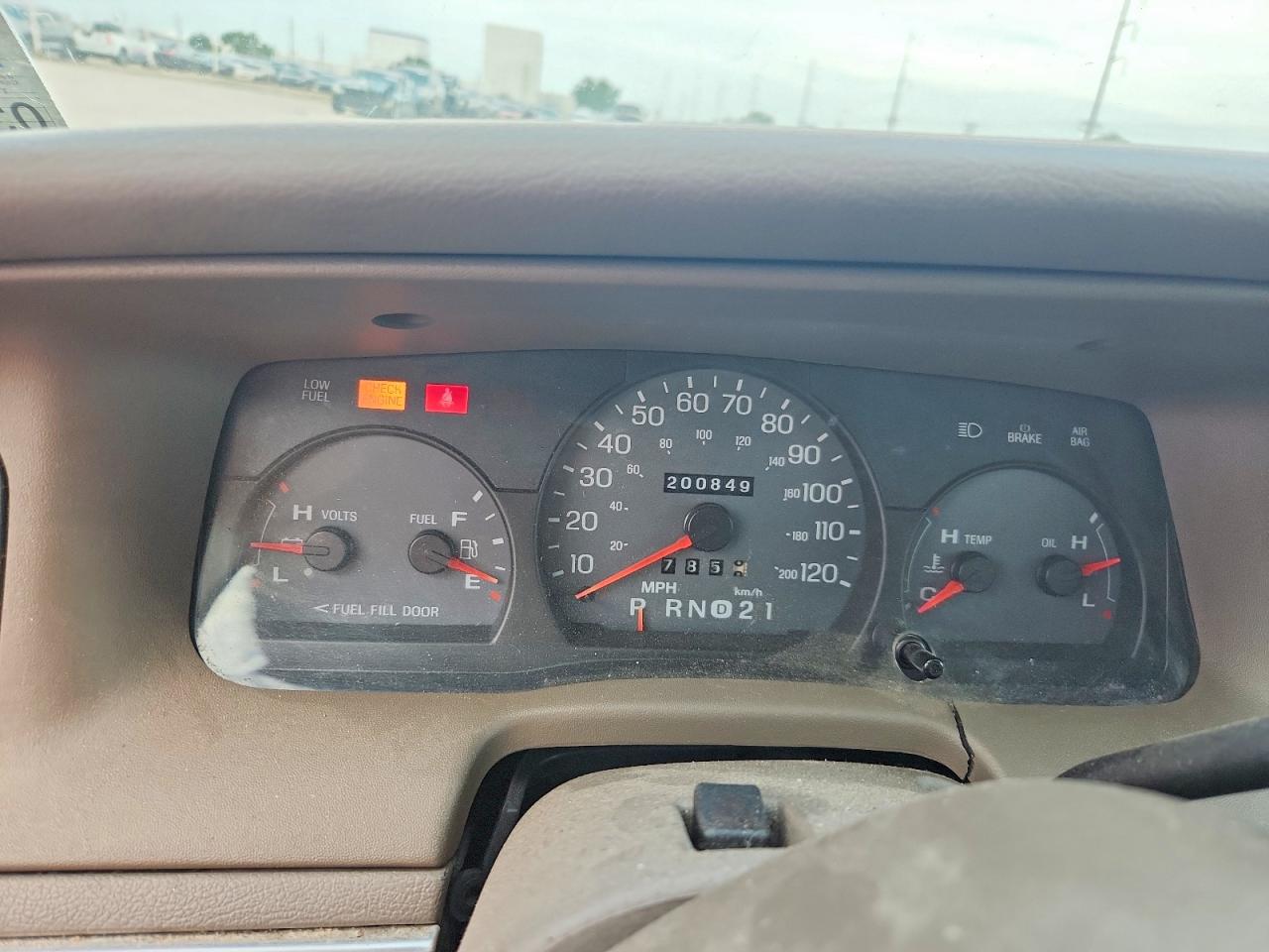 2004 Mercury Grand Marquis Gs Beige vin: 2MEFM74W64X635185