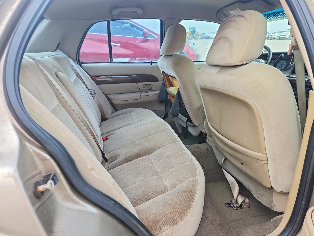 2004 Mercury Grand Marquis Gs Beige vin: 2MEFM74W64X635185