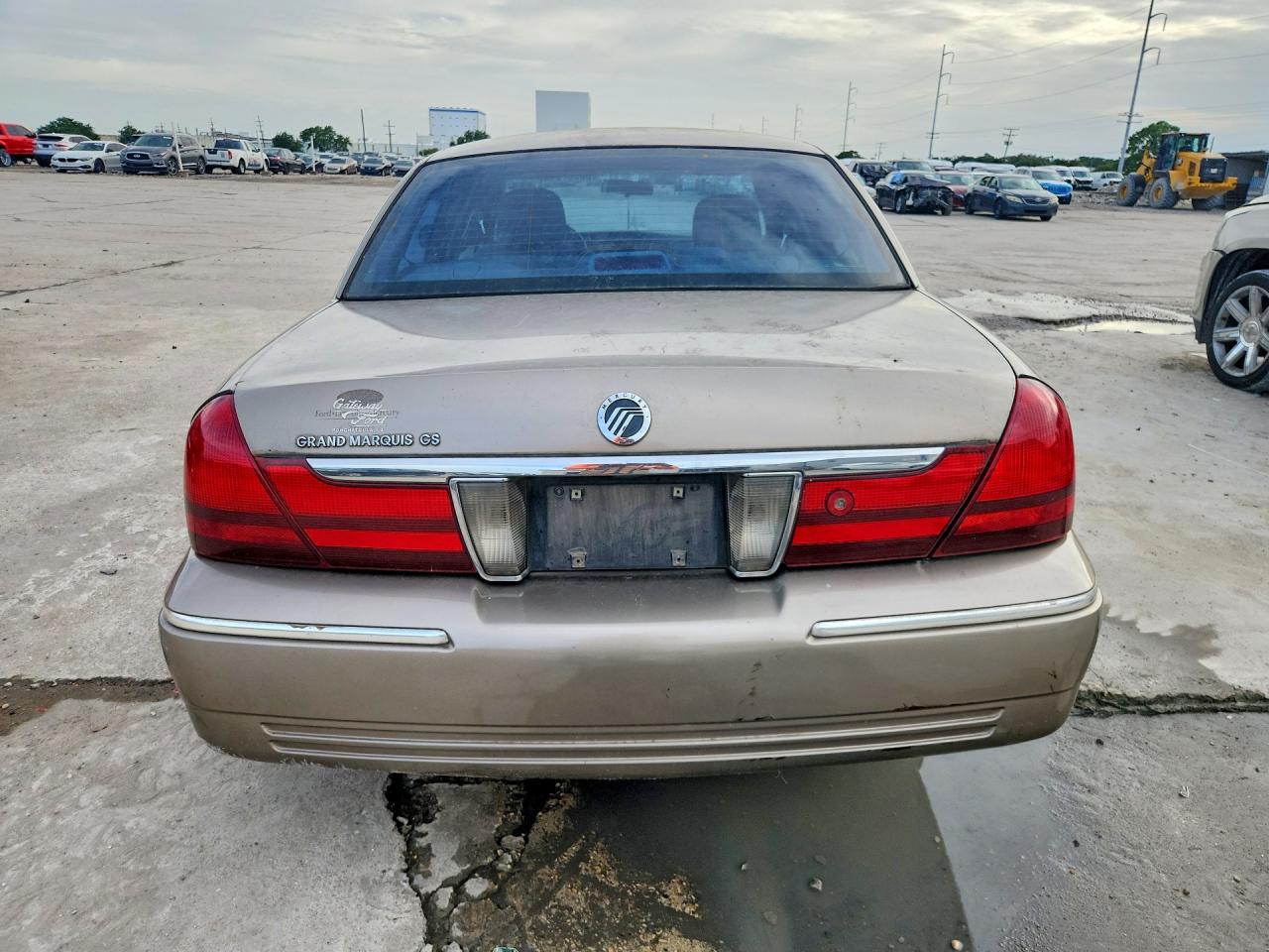 2004 Mercury Grand Marquis Gs Beige vin: 2MEFM74W64X635185