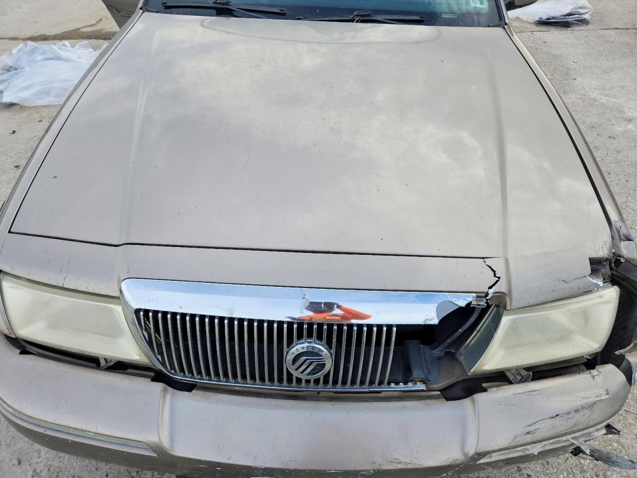 2004 Mercury Grand Marquis Gs Beige vin: 2MEFM74W64X635185