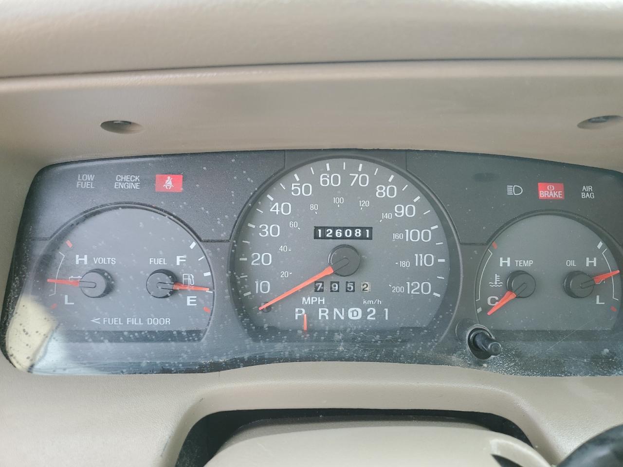 2004 Mercury Grand Marquis Gs Beige vin: 2MEFM74W64X657106