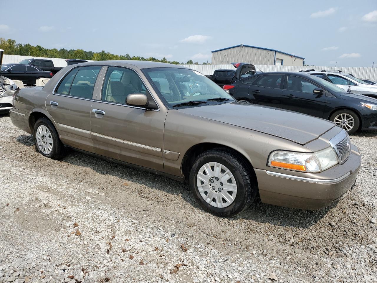 2004 Mercury Grand Marquis Gs Beige vin: 2MEFM74W64X657106