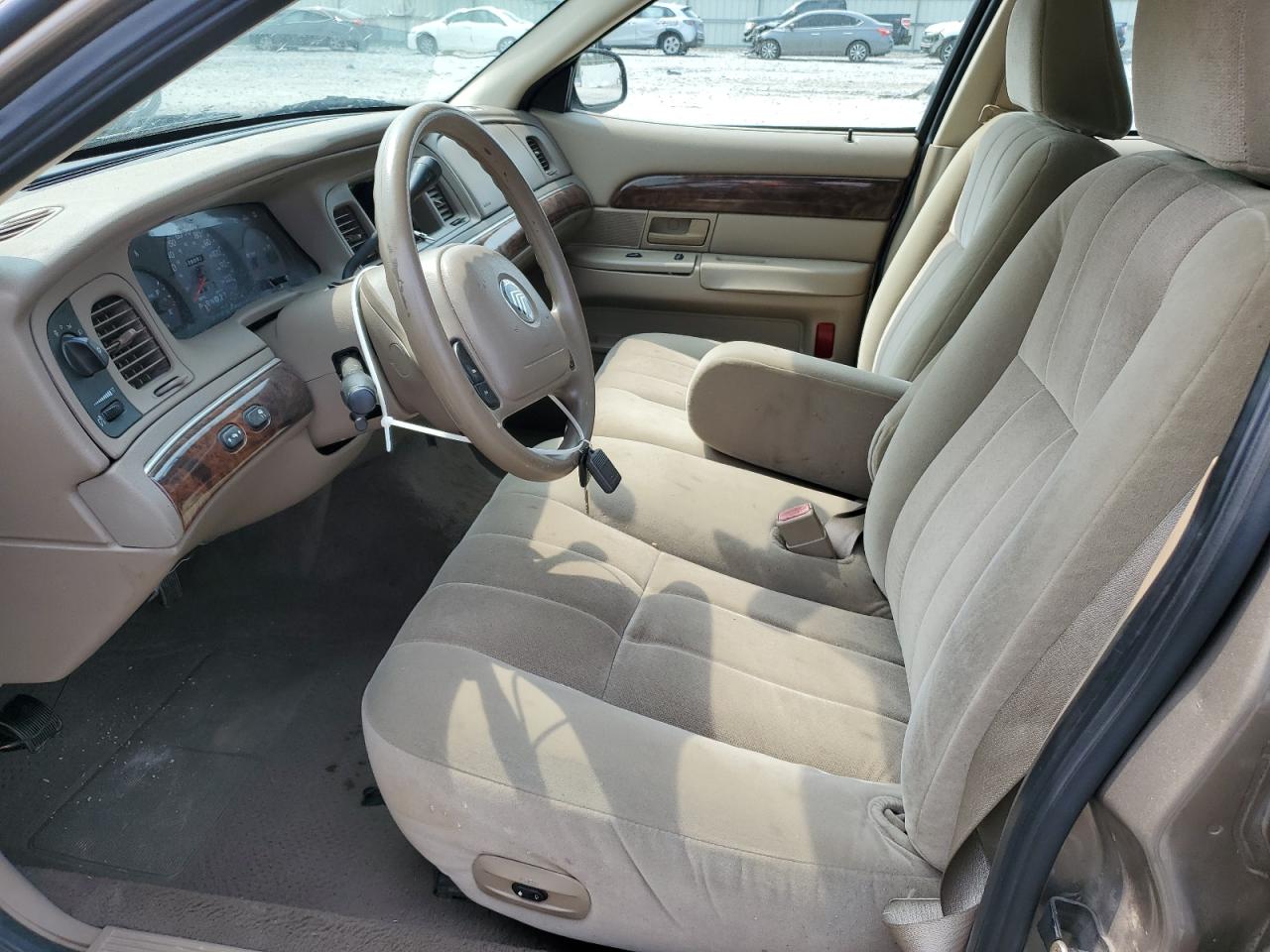 2004 Mercury Grand Marquis Gs Beige vin: 2MEFM74W64X657106