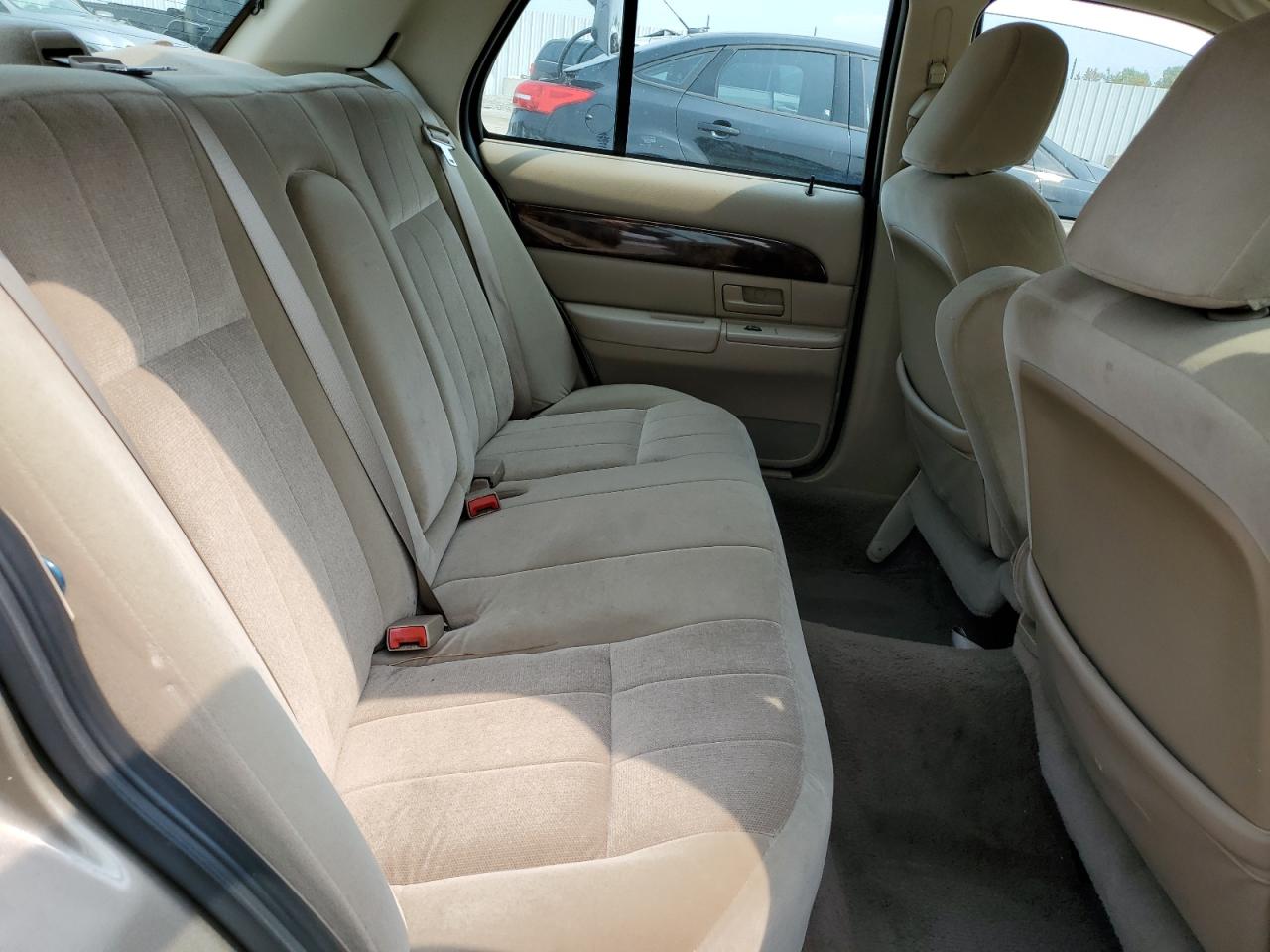 2004 Mercury Grand Marquis Gs Beige vin: 2MEFM74W64X657106