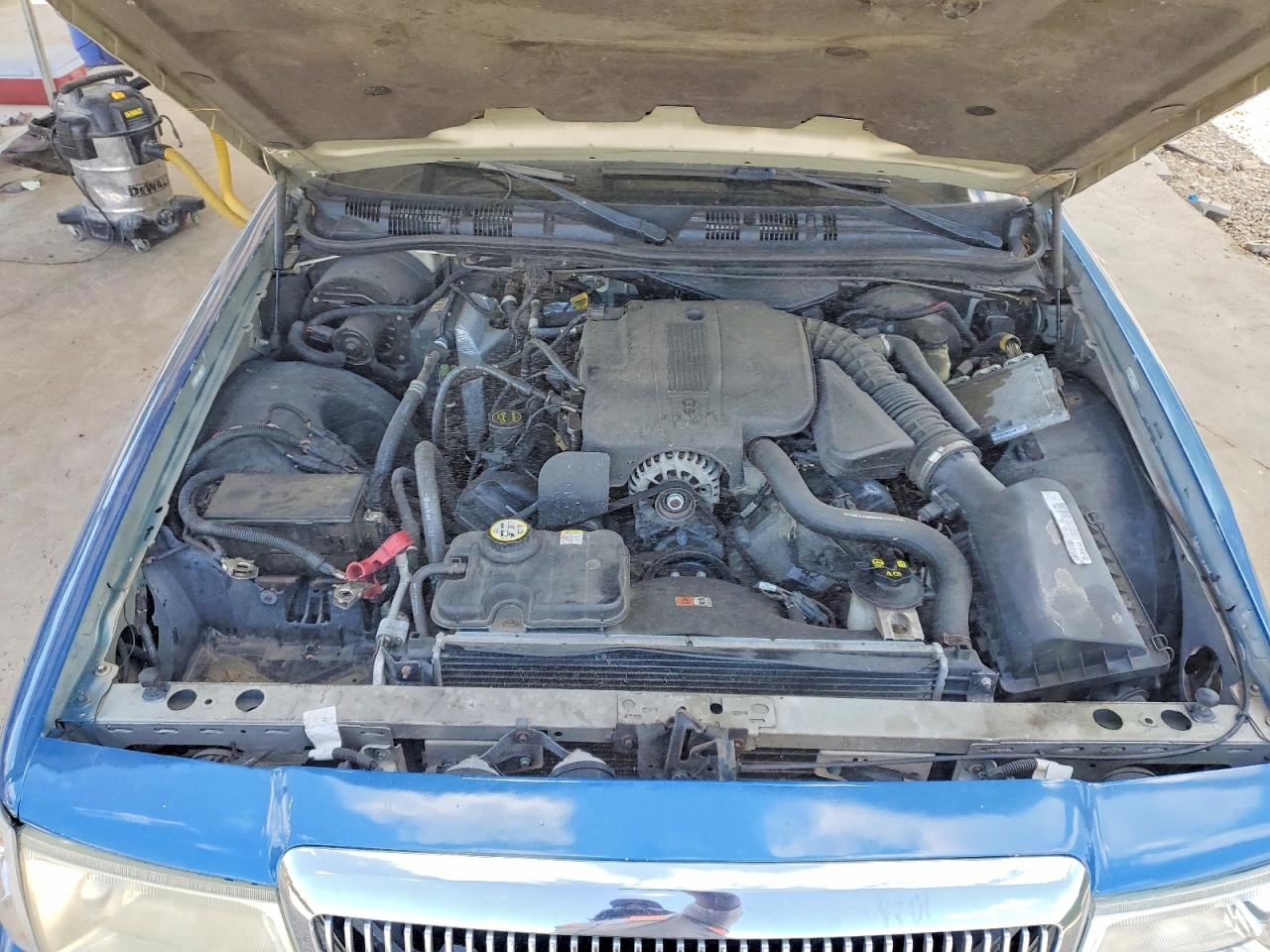 2005 Mercury Grand Marquis Gs Blue vin: 2MEFM74W65X608277