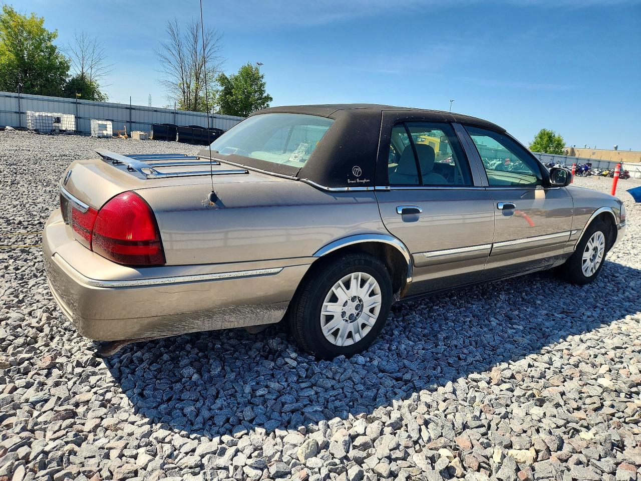 2005 Mercury Grand Marquis Gs Tan vin: 2MEFM74W65X623457