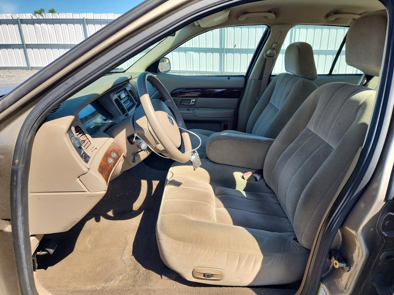2005 Mercury Grand Marquis Gs Tan vin: 2MEFM74W65X623457