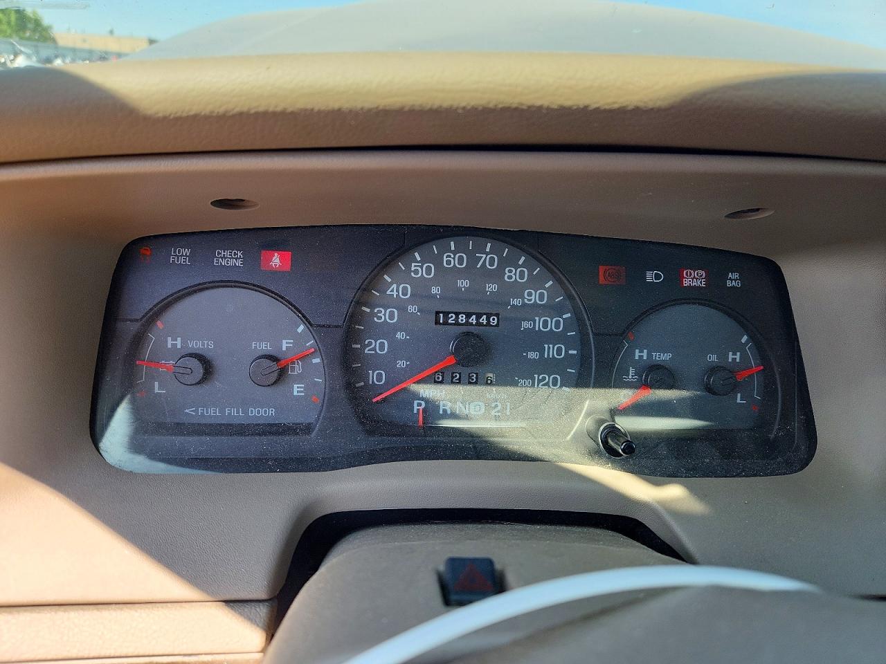 2005 Mercury Grand Marquis Gs Tan vin: 2MEFM74W65X623457