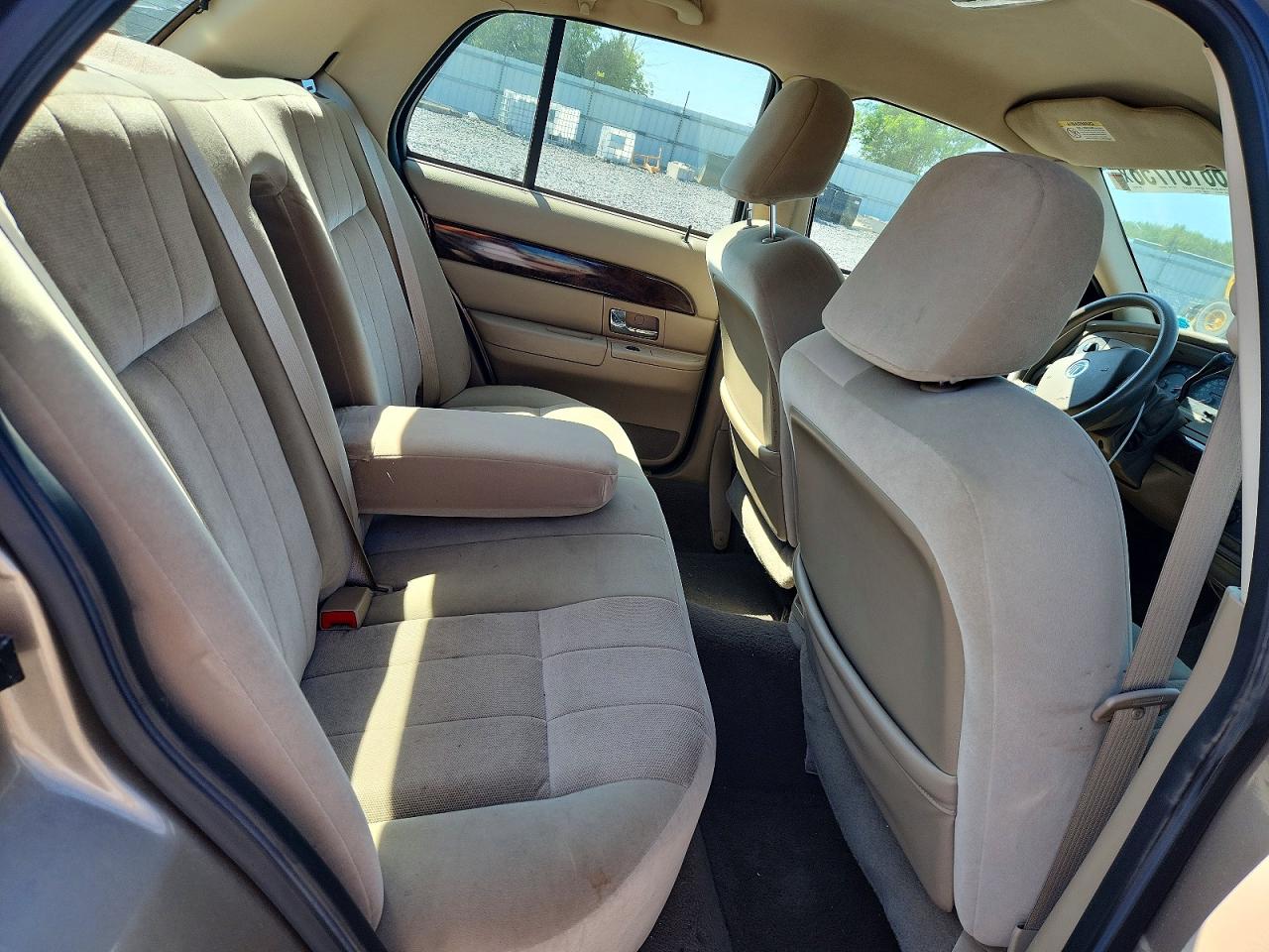 2005 Mercury Grand Marquis Gs Tan vin: 2MEFM74W65X623457