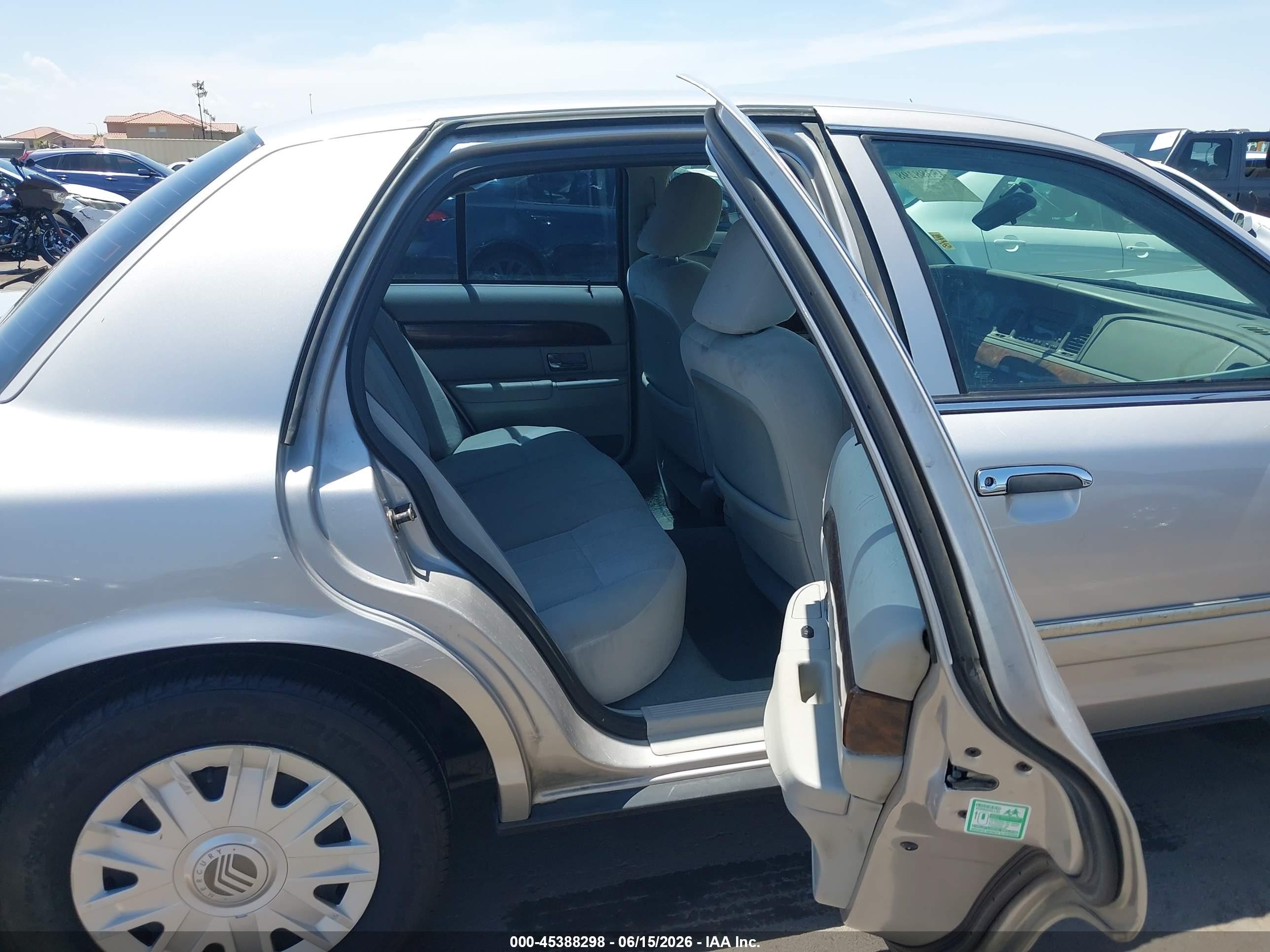 2005 Mercury Grand Marquis Gs Silver vin: 2MEFM74W65X663411