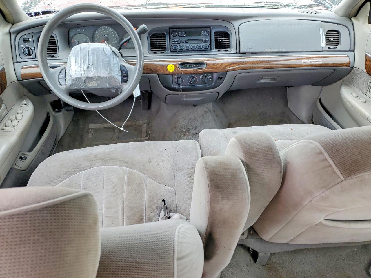 1998 Mercury Grand Marquis Gs Red vin: 2MEFM74W6WX671977