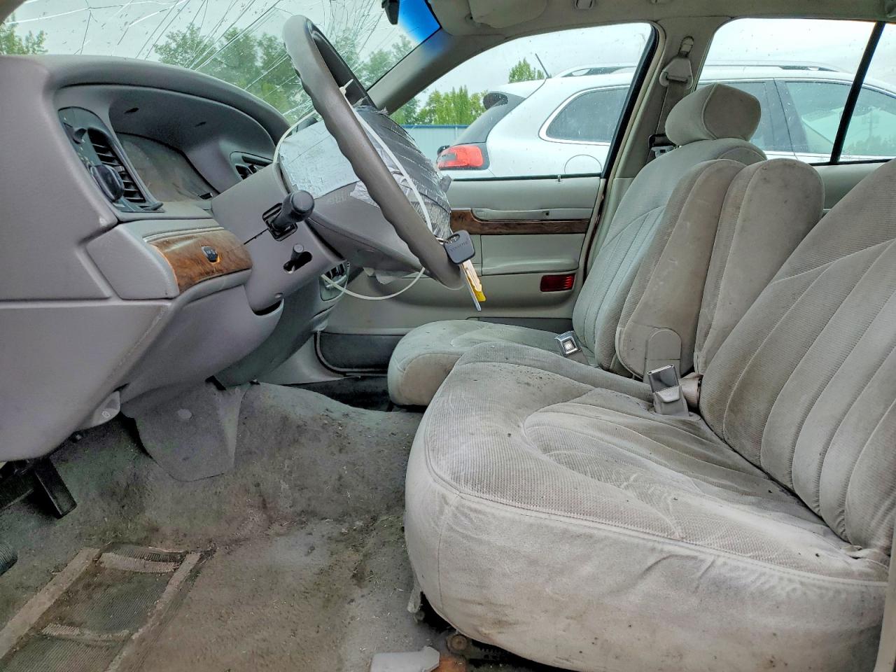 1998 Mercury Grand Marquis Gs Red vin: 2MEFM74W6WX671977