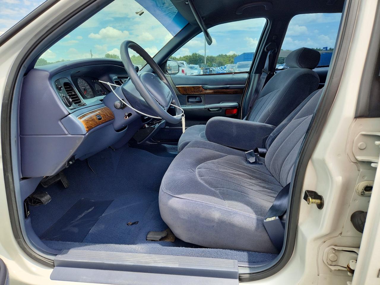1999 Mercury Grand Marquis Gs White vin: 2MEFM74W6XX666649