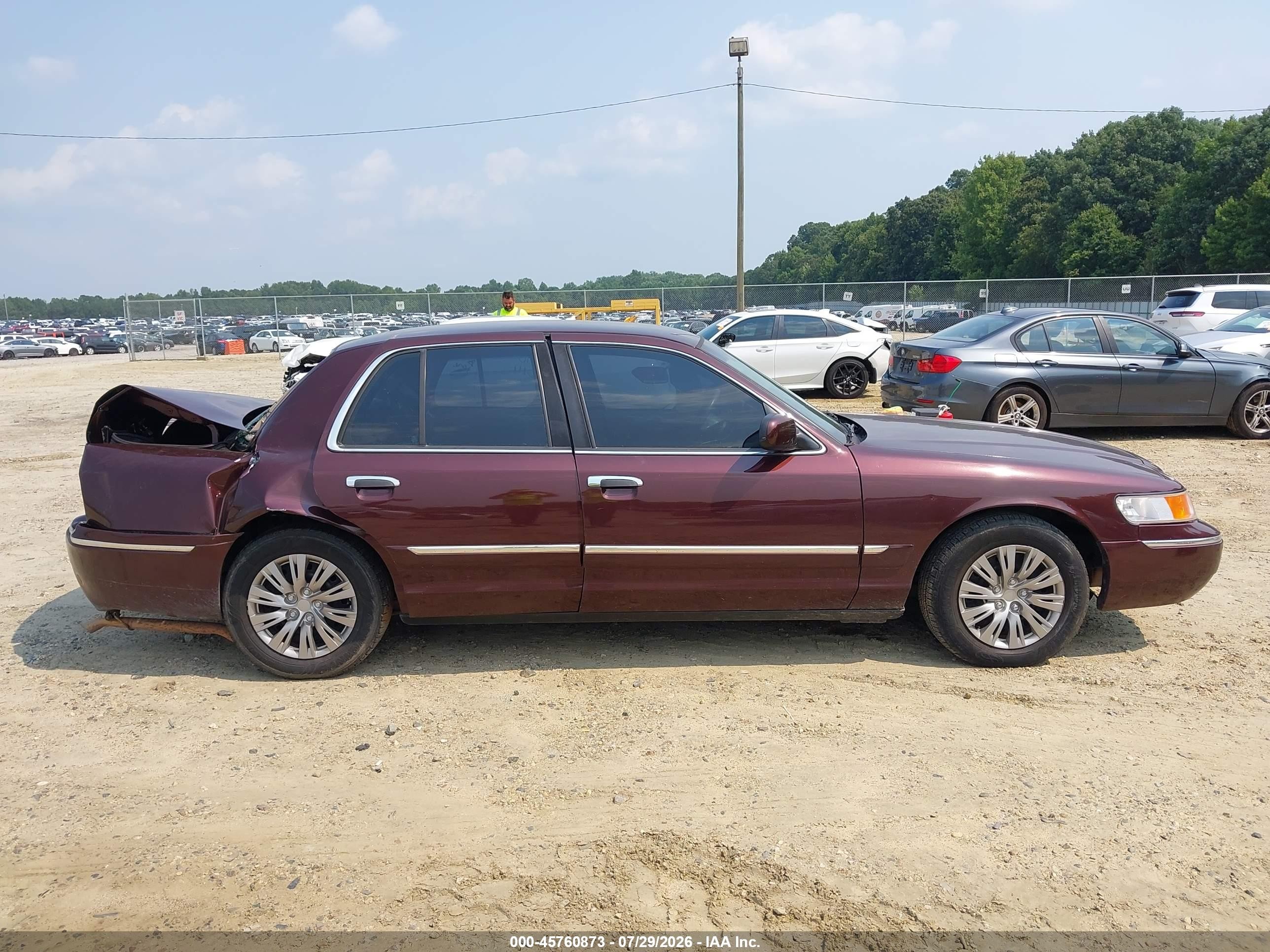 2002 Mercury Grand Marquis Gs Темно-бордовый vin: 2MEFM74W72X667107
