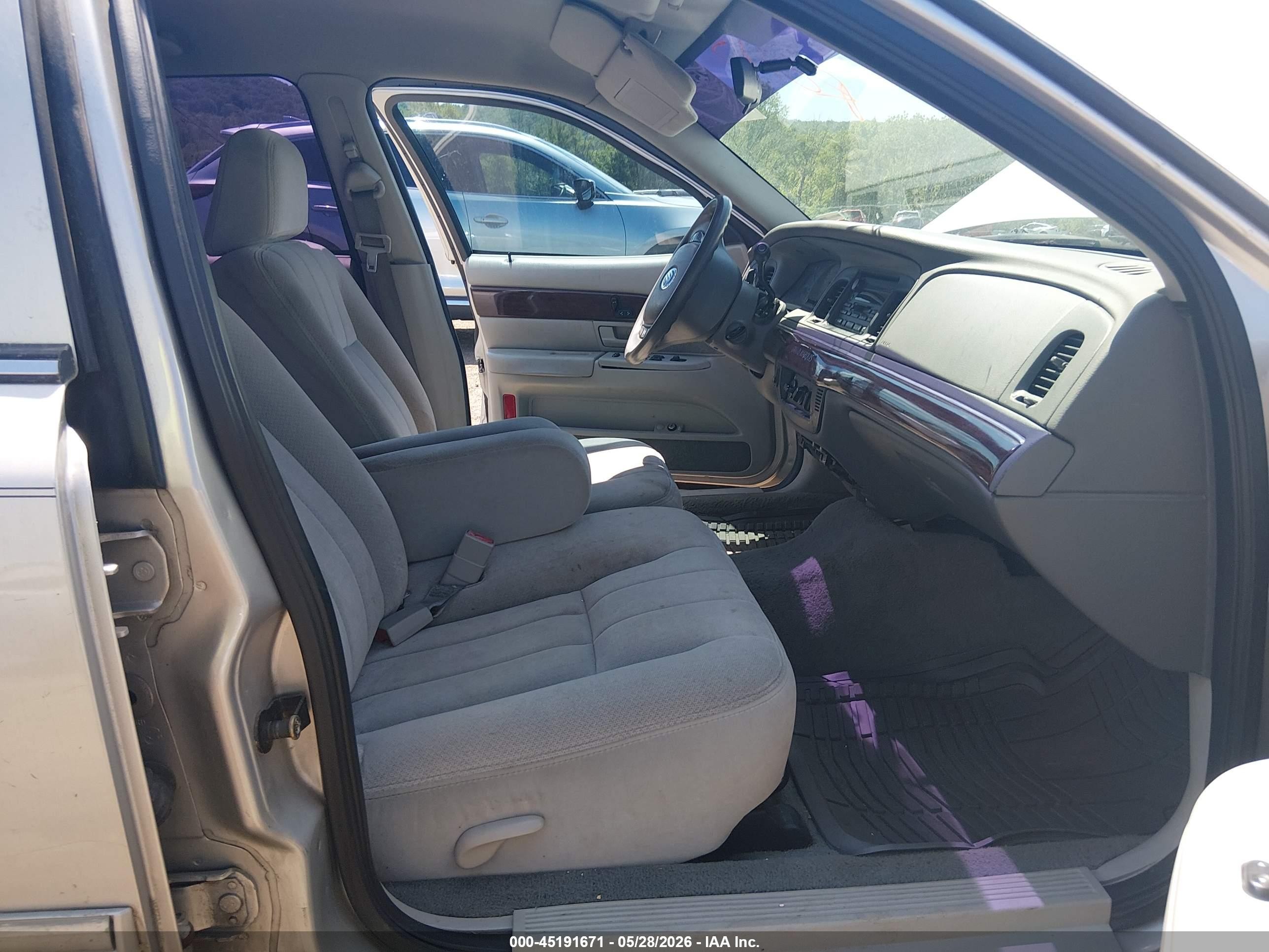 2003 Mercury Grand Marquis Gs Silver vin: 2MEFM74W73X700219