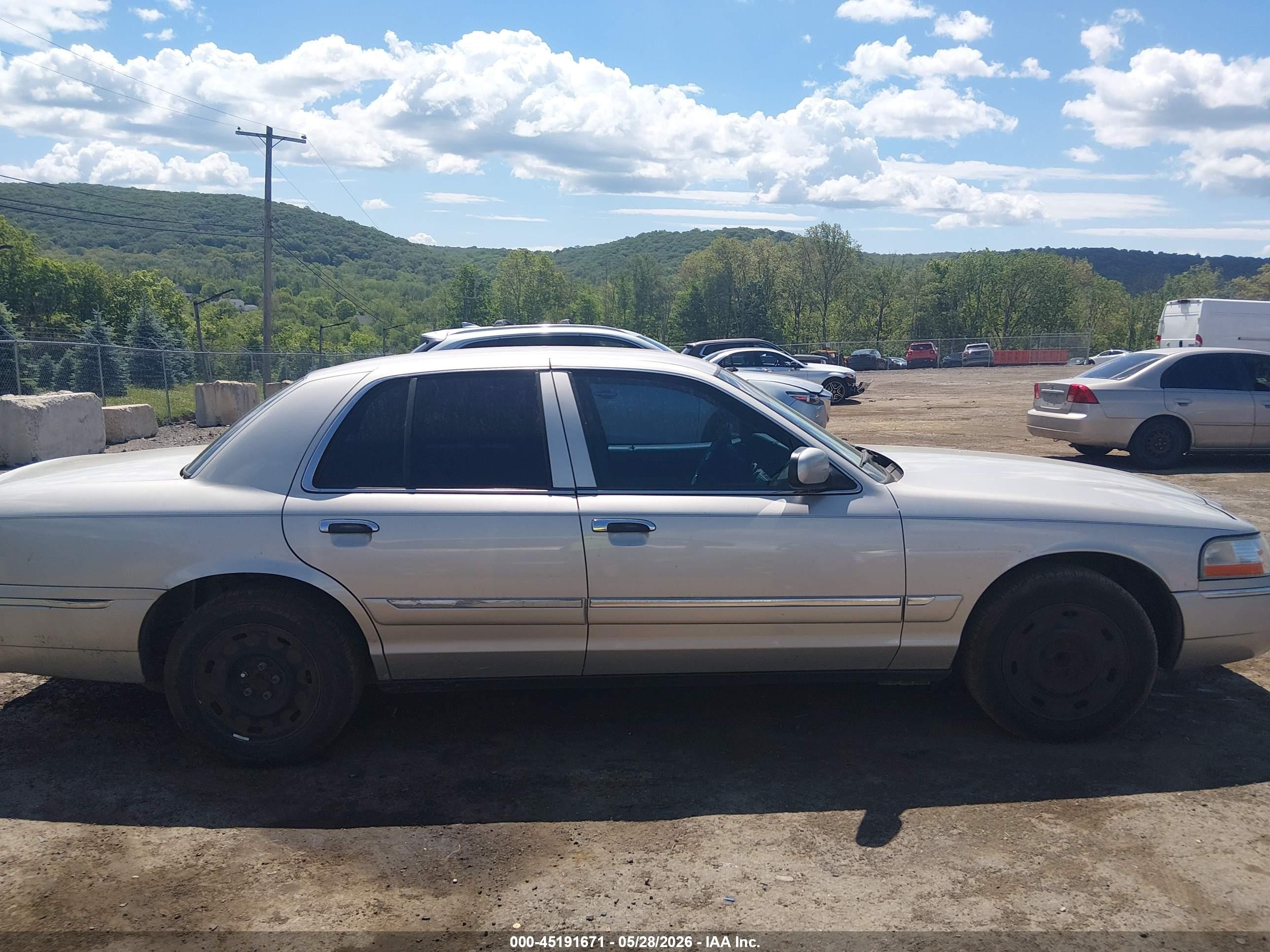 2003 Mercury Grand Marquis Gs Silver vin: 2MEFM74W73X700219