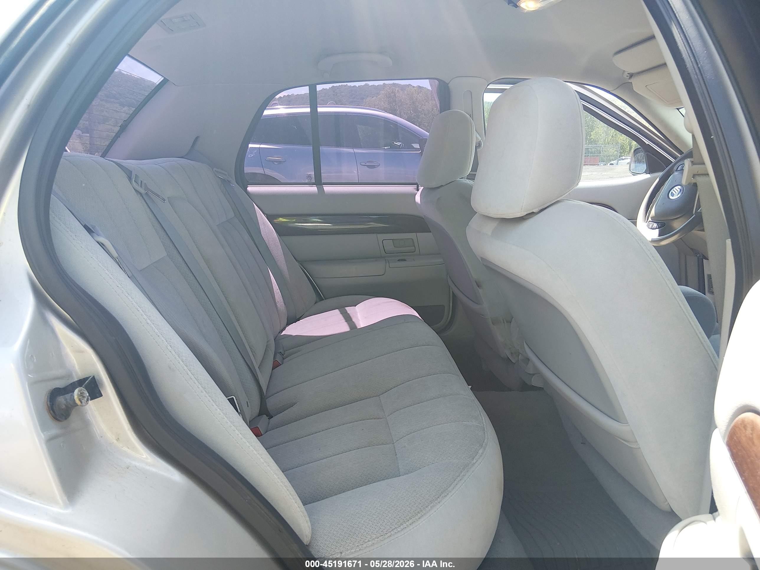 2003 Mercury Grand Marquis Gs Silver vin: 2MEFM74W73X700219