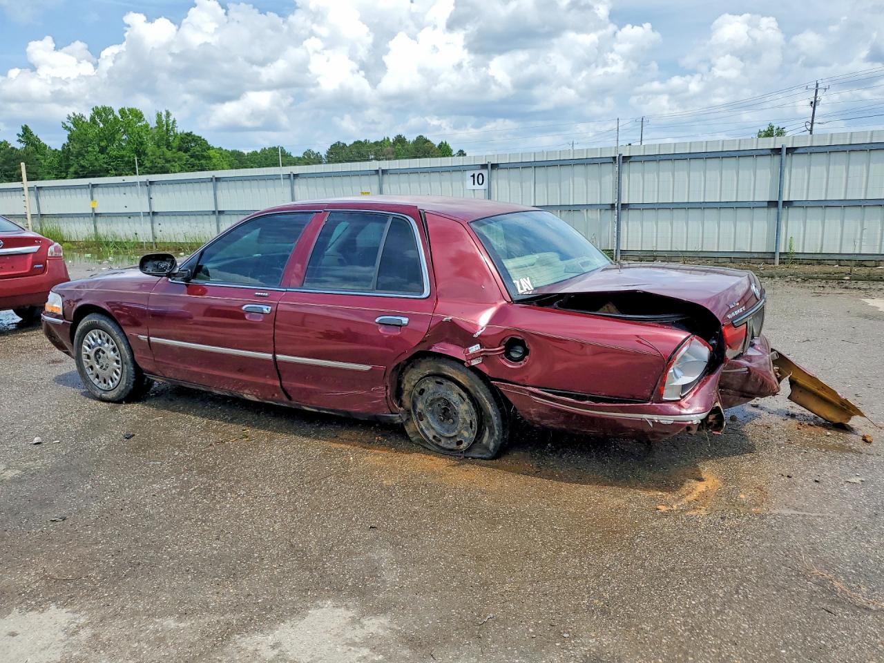 2004 Mercury Grand Marquis Gs Burgundy vin: 2MEFM74W74X604379