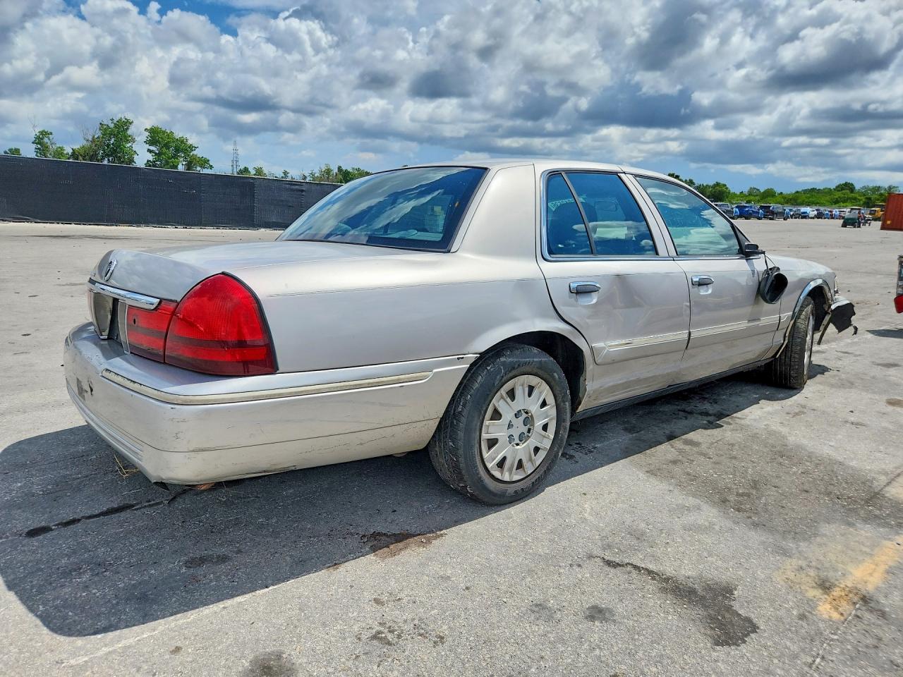 2004 Mercury Grand Marquis Gs Silver vin: 2MEFM74W74X668924