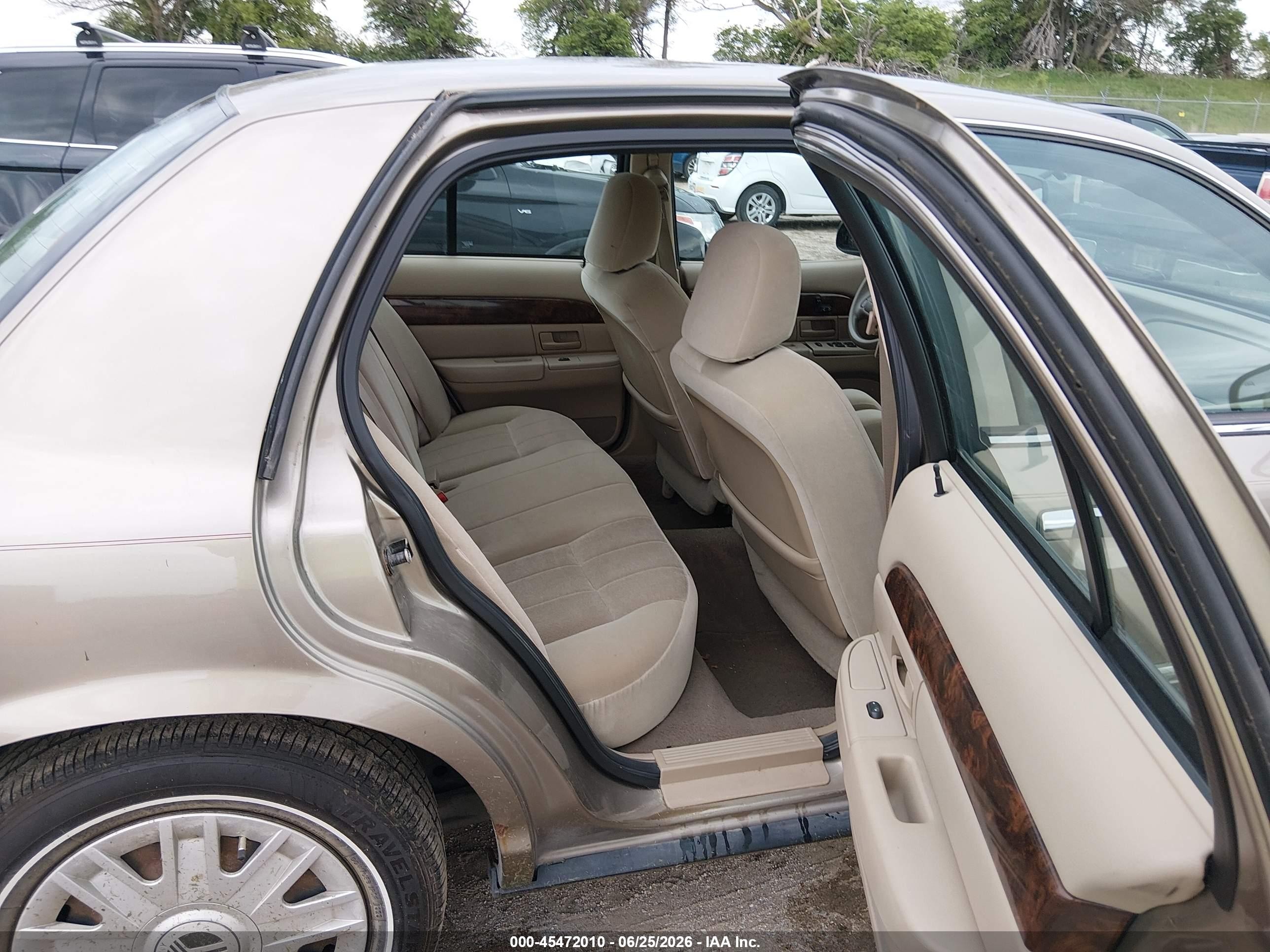 2004 Mercury Grand Marquis Gs Beige vin: 2MEFM74W74X684153